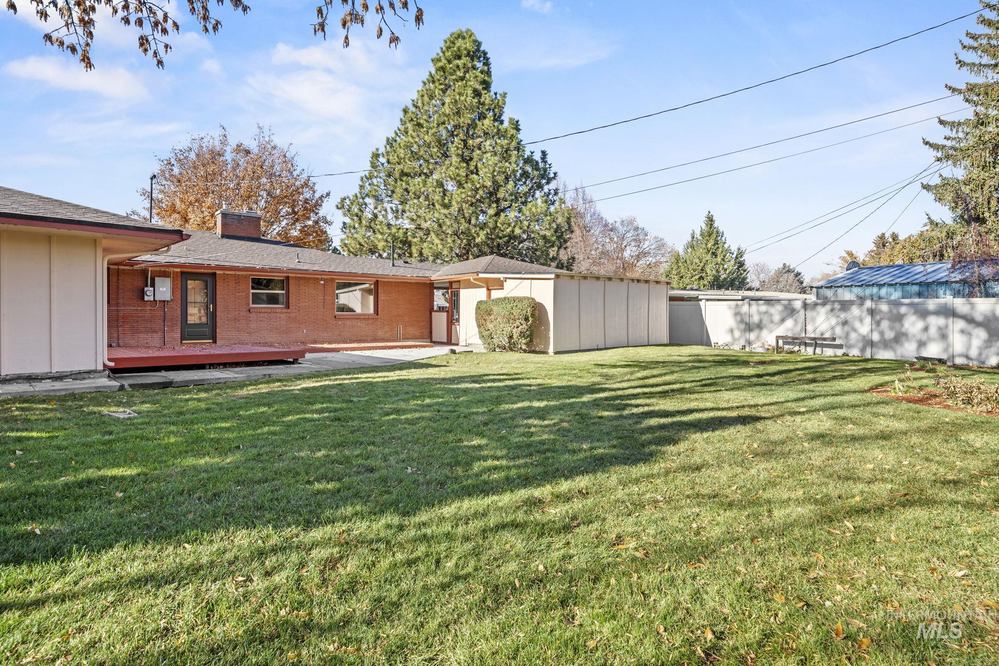 2722 N Weaver Cir Property Photo 36
