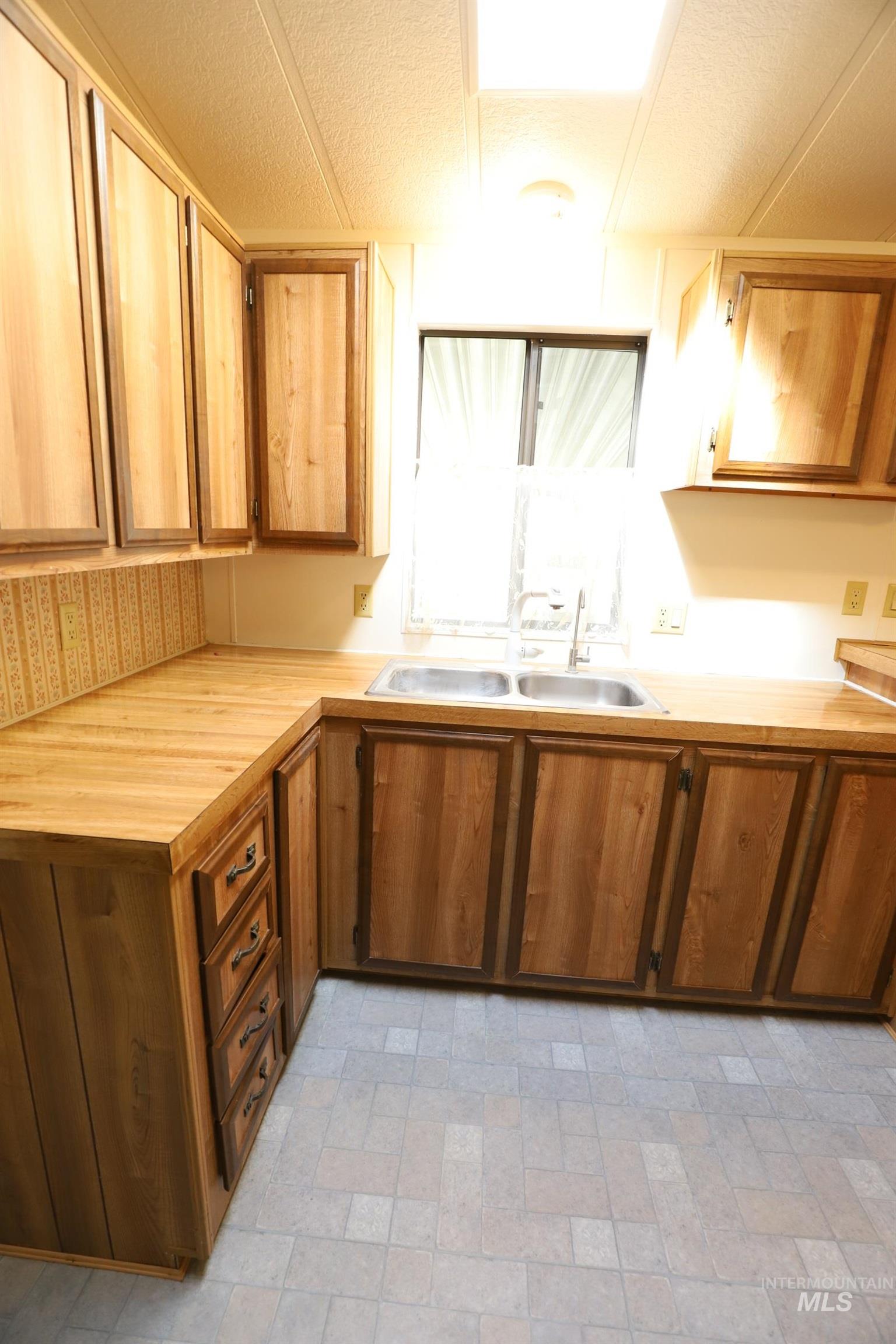 419 Fruitland Avenue Property Photo 10
