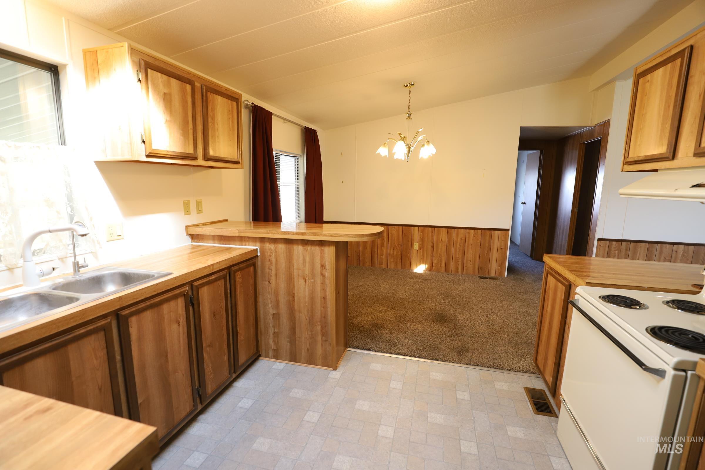 419 Fruitland Avenue Property Photo 11