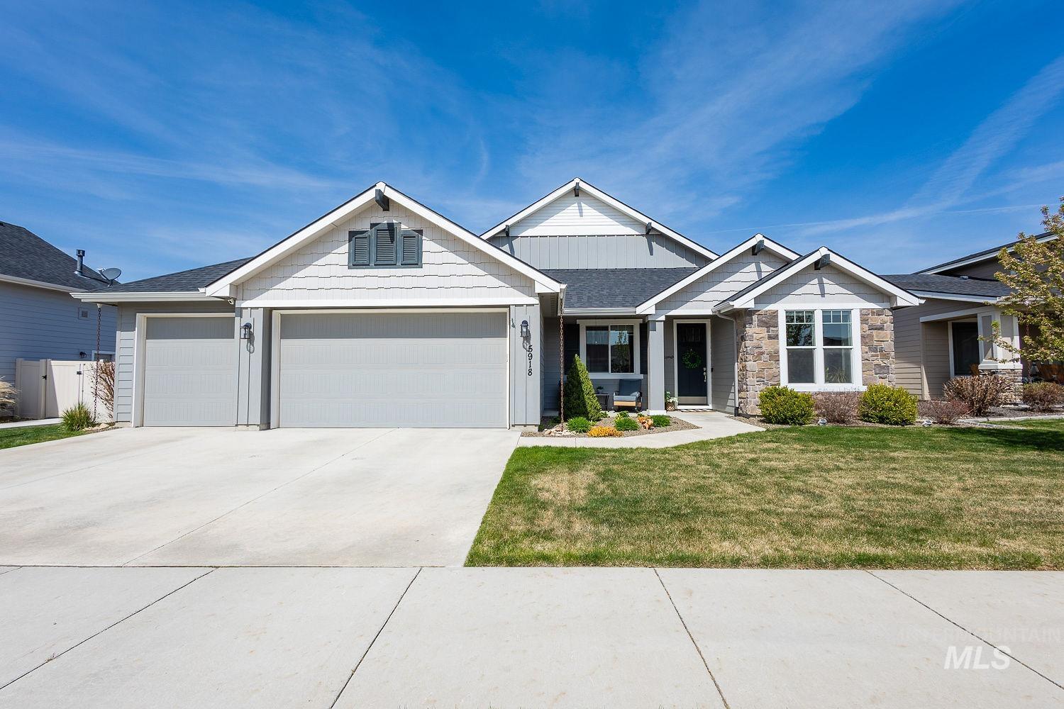 5918 W Algona Property Photo 1