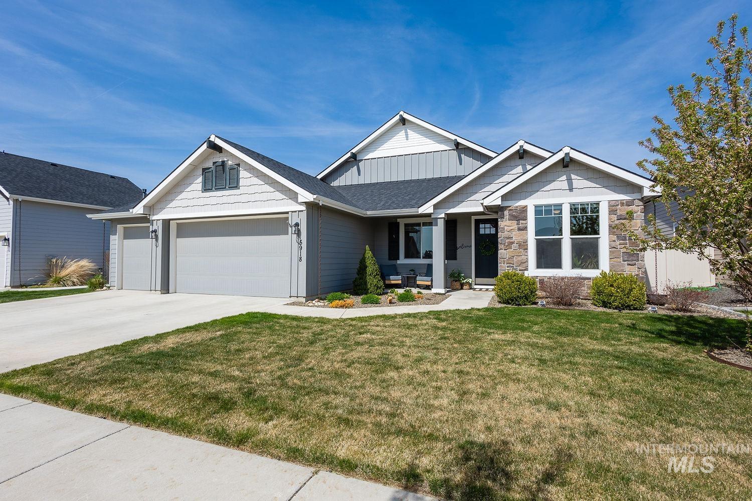 5918 W Algona Property Photo 2
