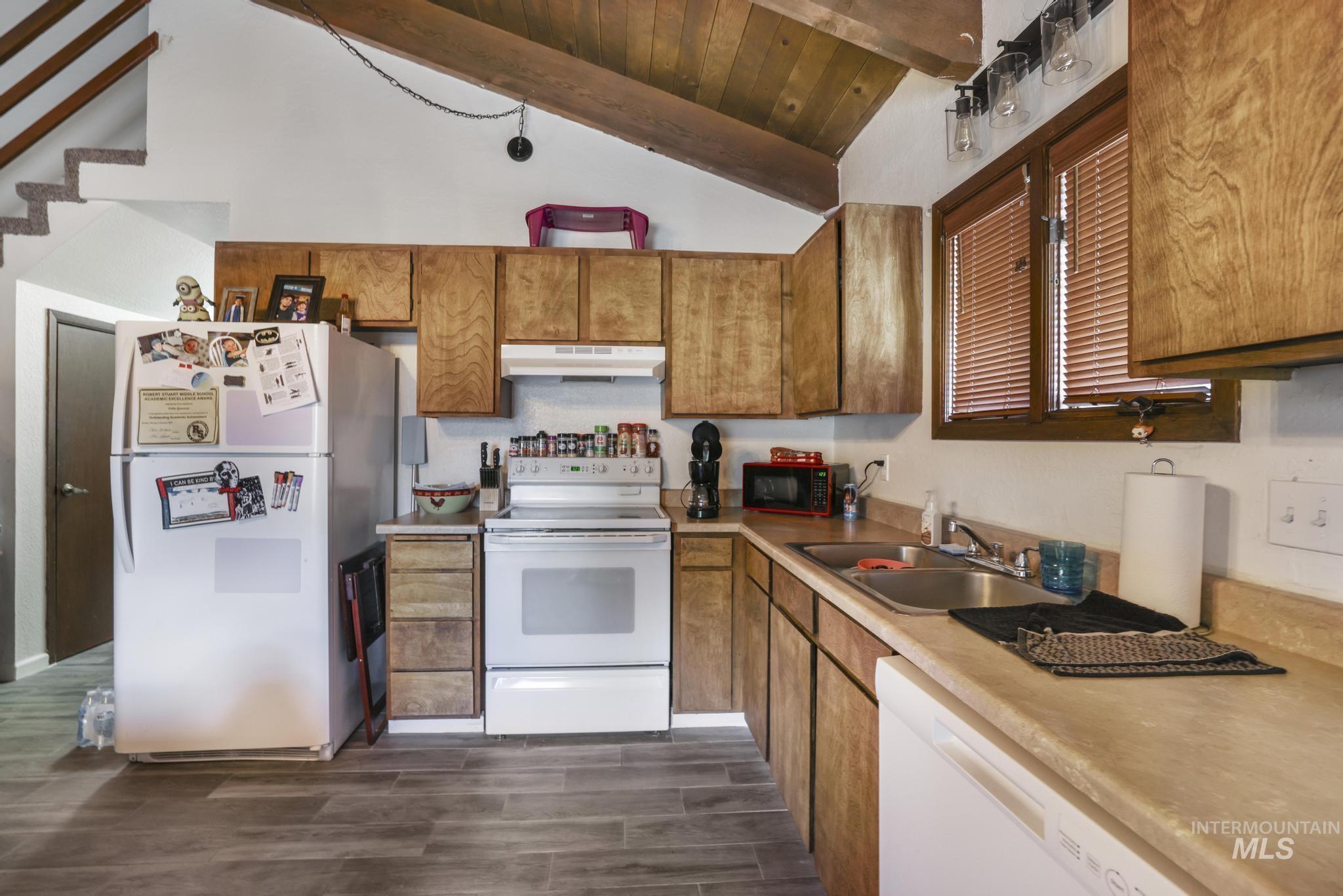 145 Robbins Ave Property Photo 4