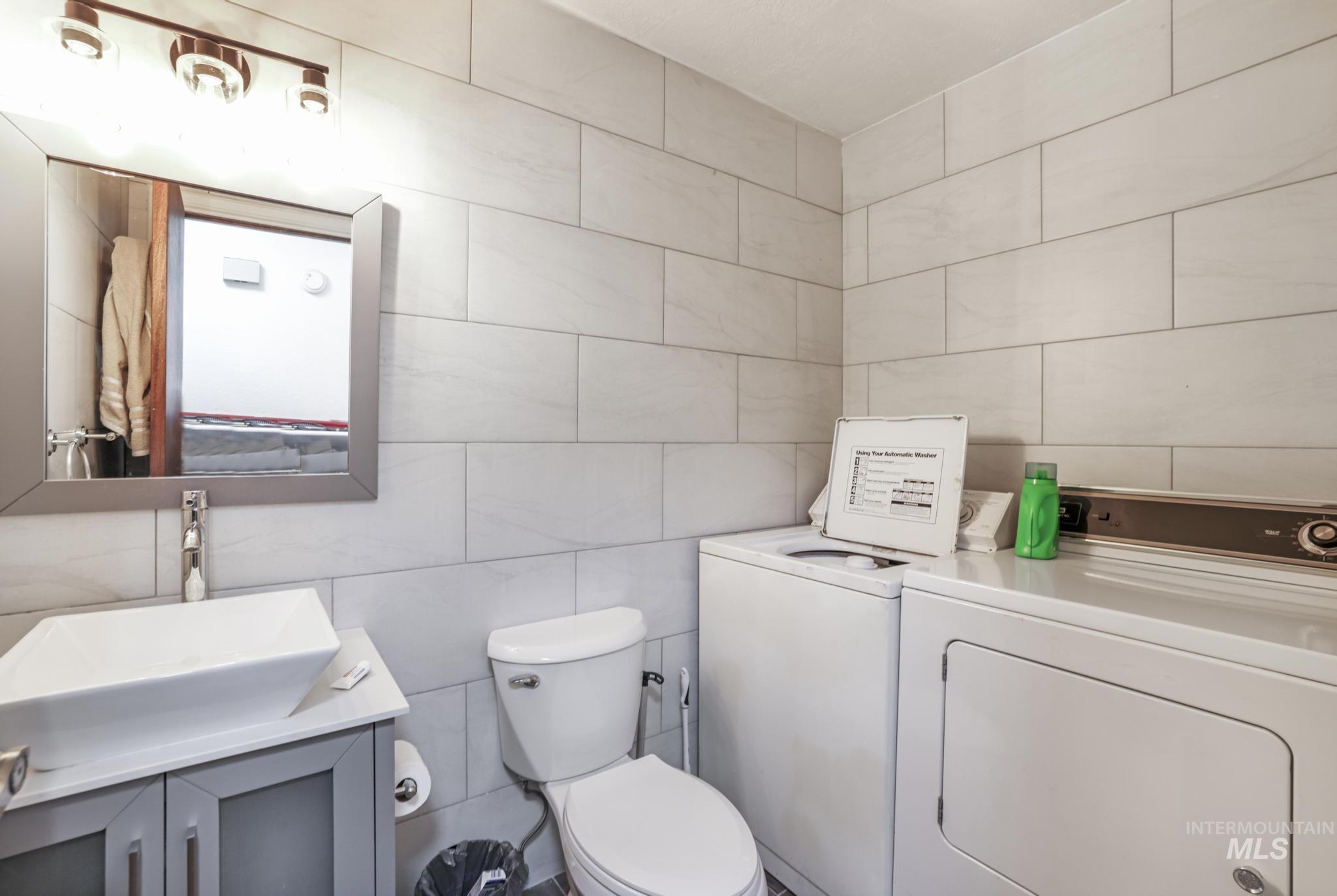 145 Robbins Ave Property Photo 9