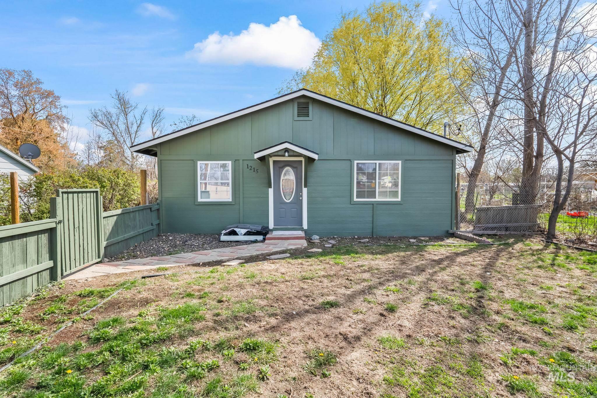 1215 E 4th Street Property Photo 1
