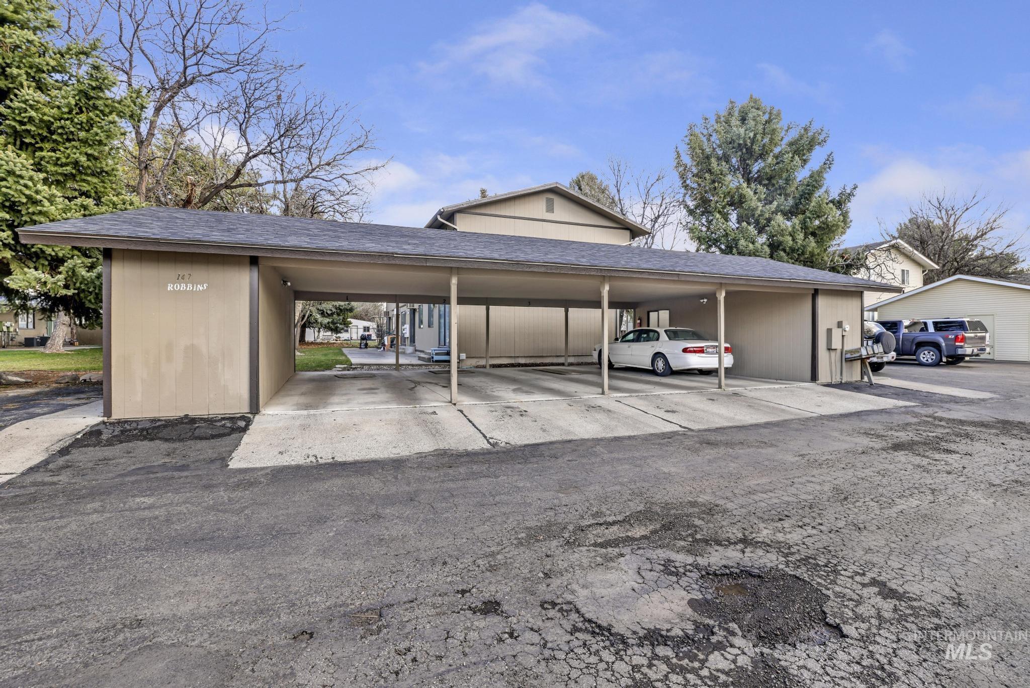 147 Robbins Ave Property Photo 12