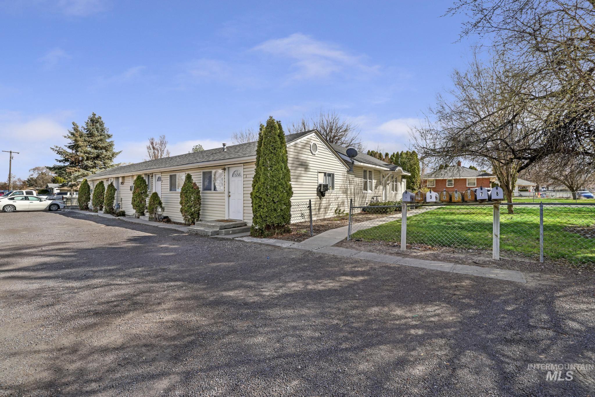 442 Locust St Property Photo 3