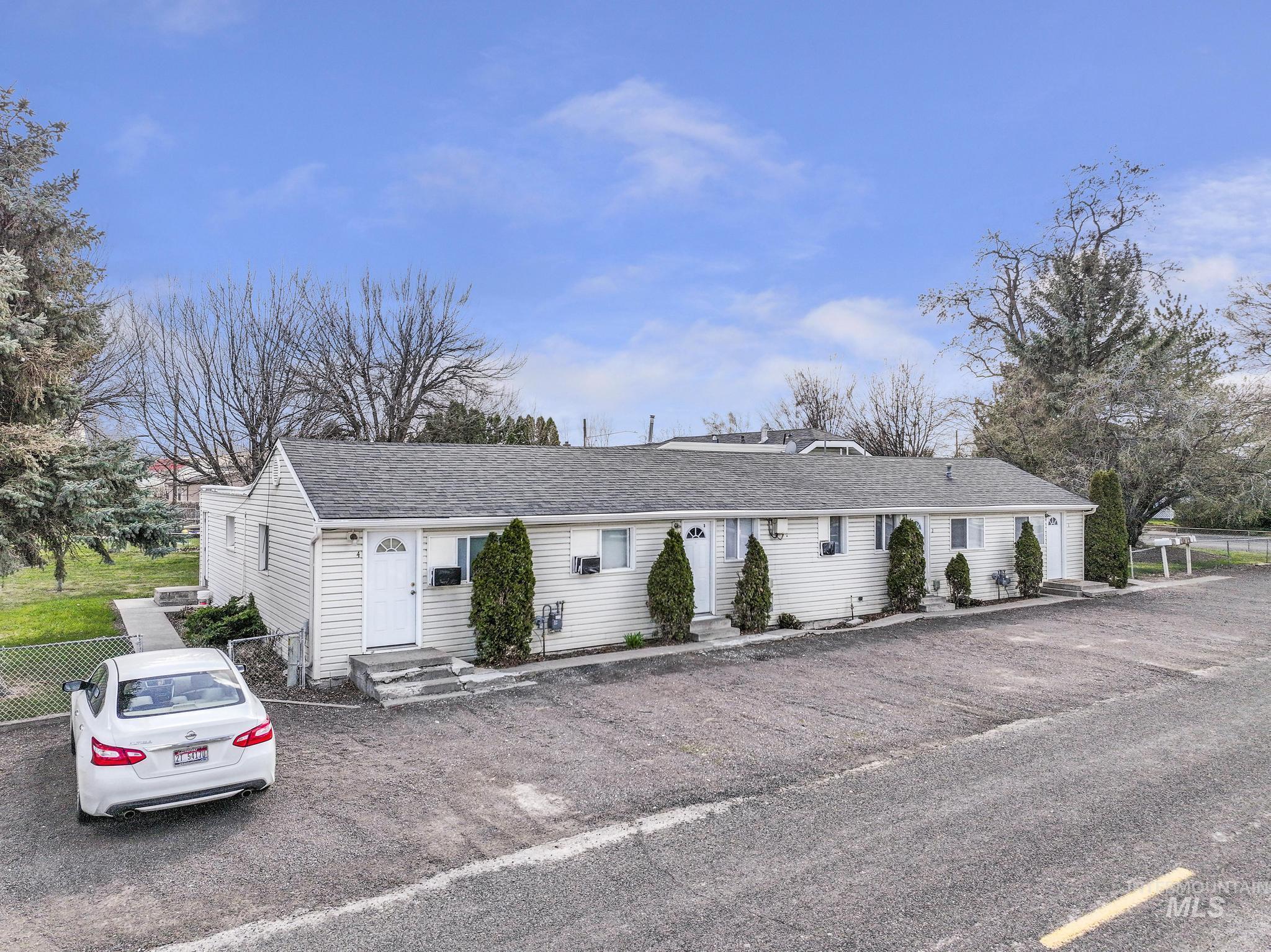 442 Locust St Property Photo 4