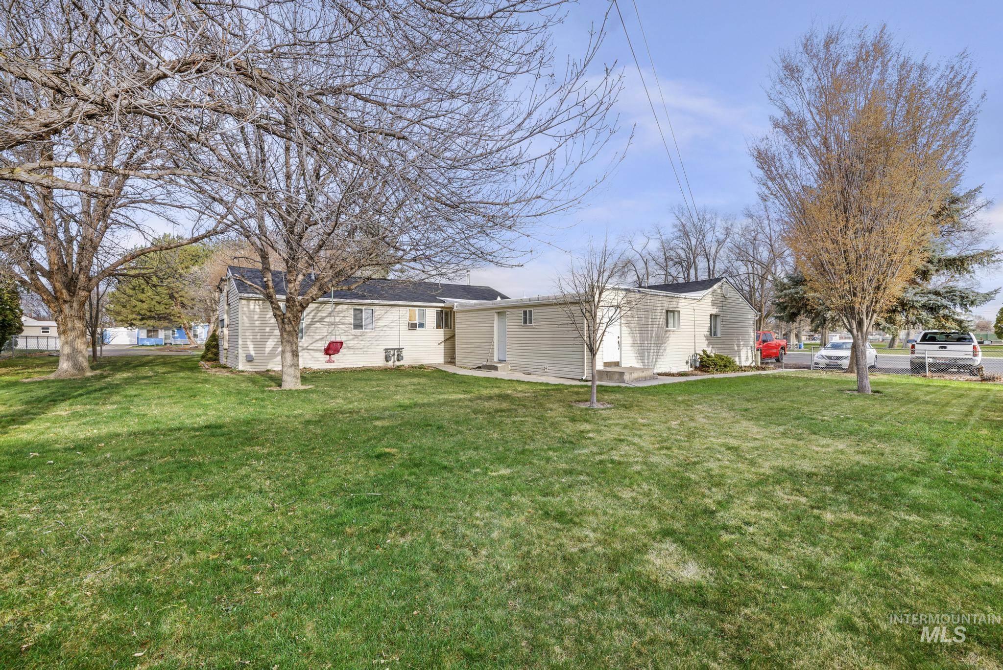 442 Locust St Property Photo 5