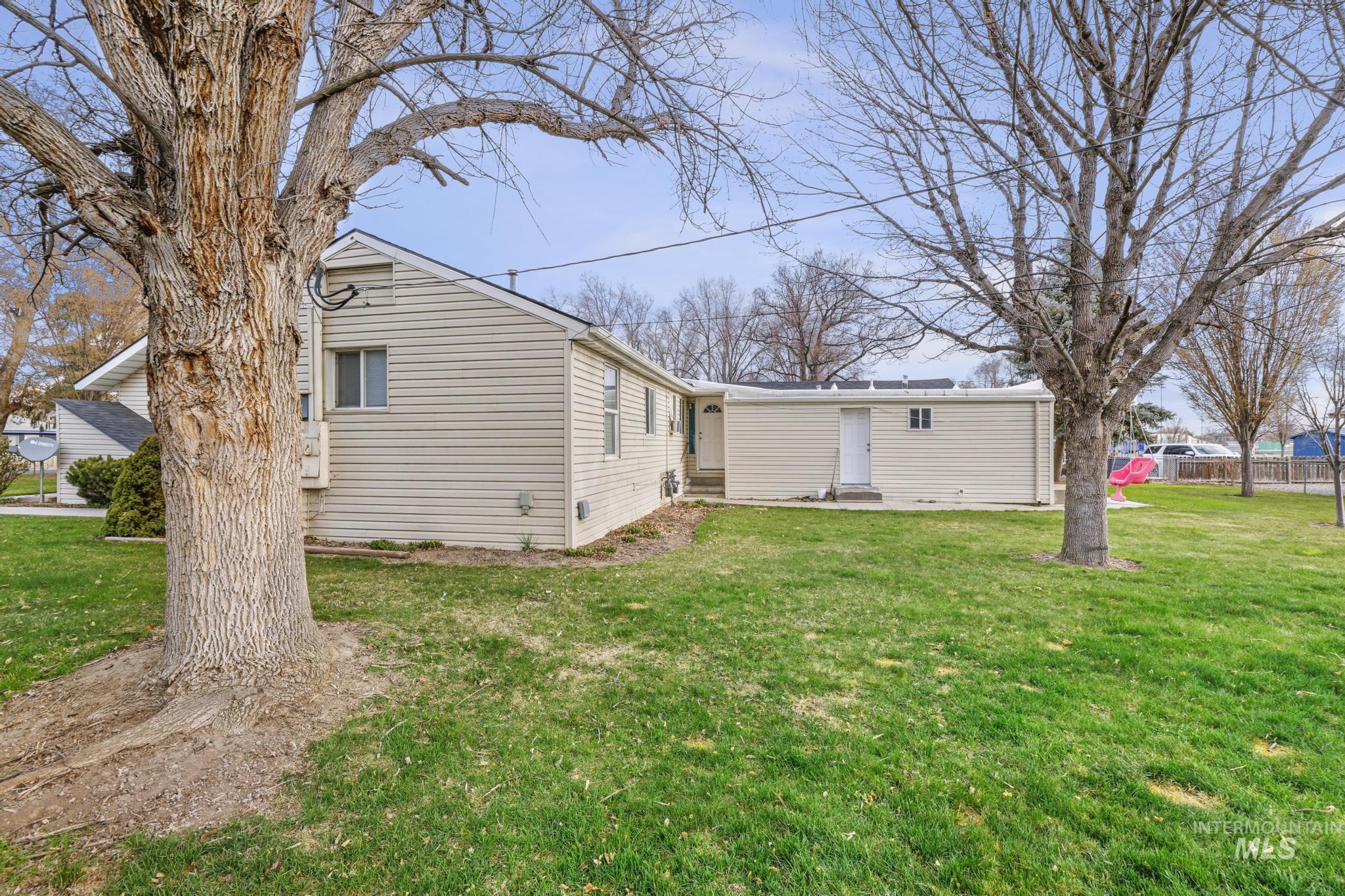 442 Locust St Property Photo 6