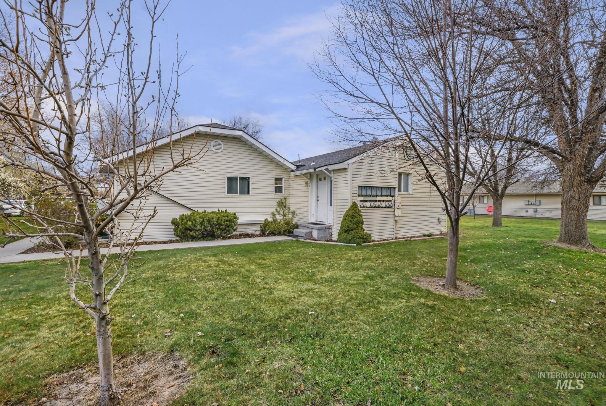 442 Locust St Property Photo 8