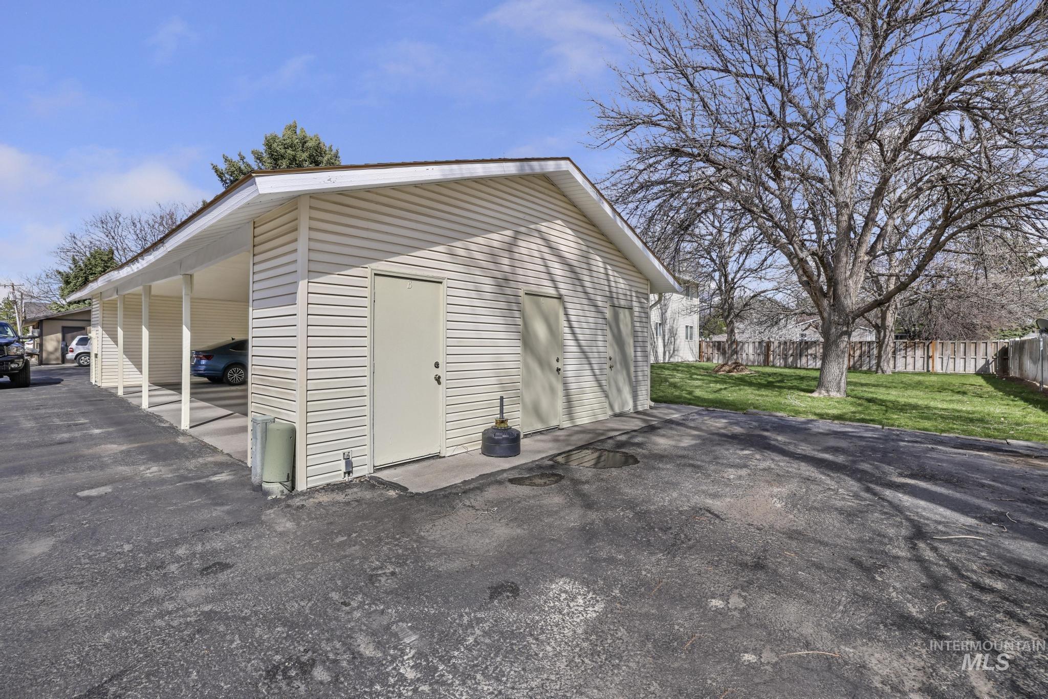 145, 147, 149 Robbins St Property Photo 19
