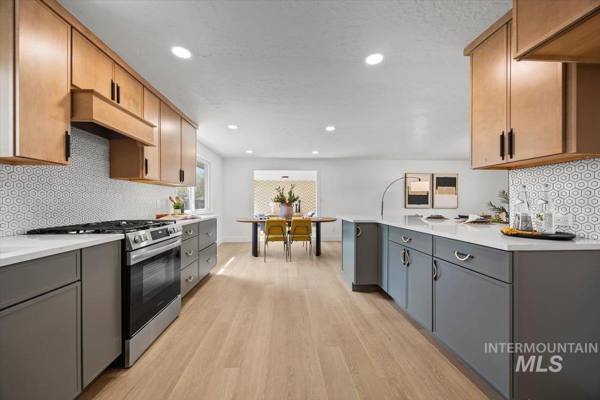8411 Crestwood Property Photo 4