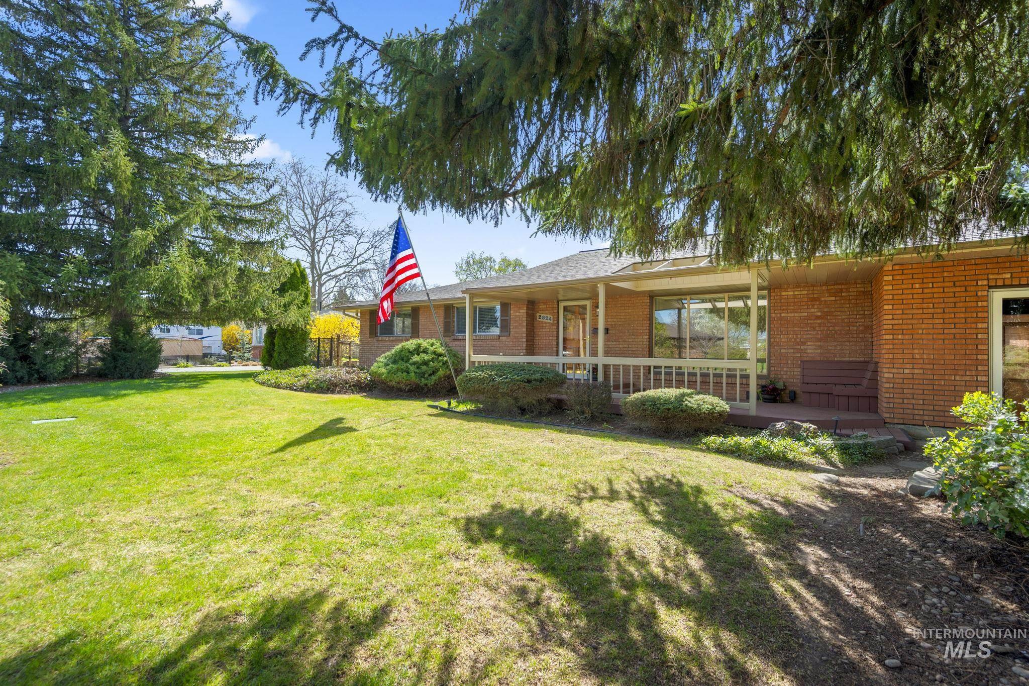 2824 N Weaver Circle Property Photo 1