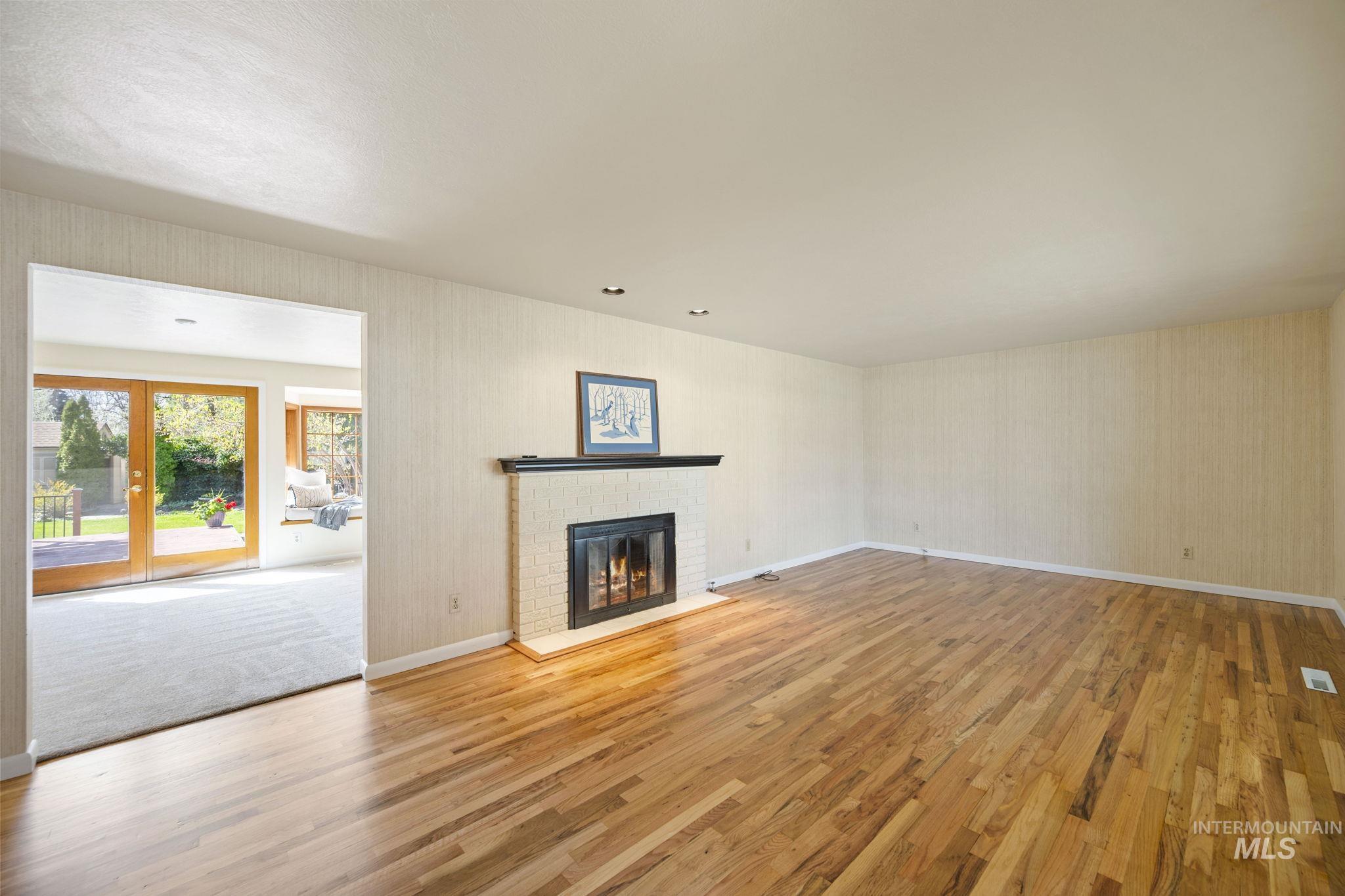 2824 N Weaver Circle Property Photo 3