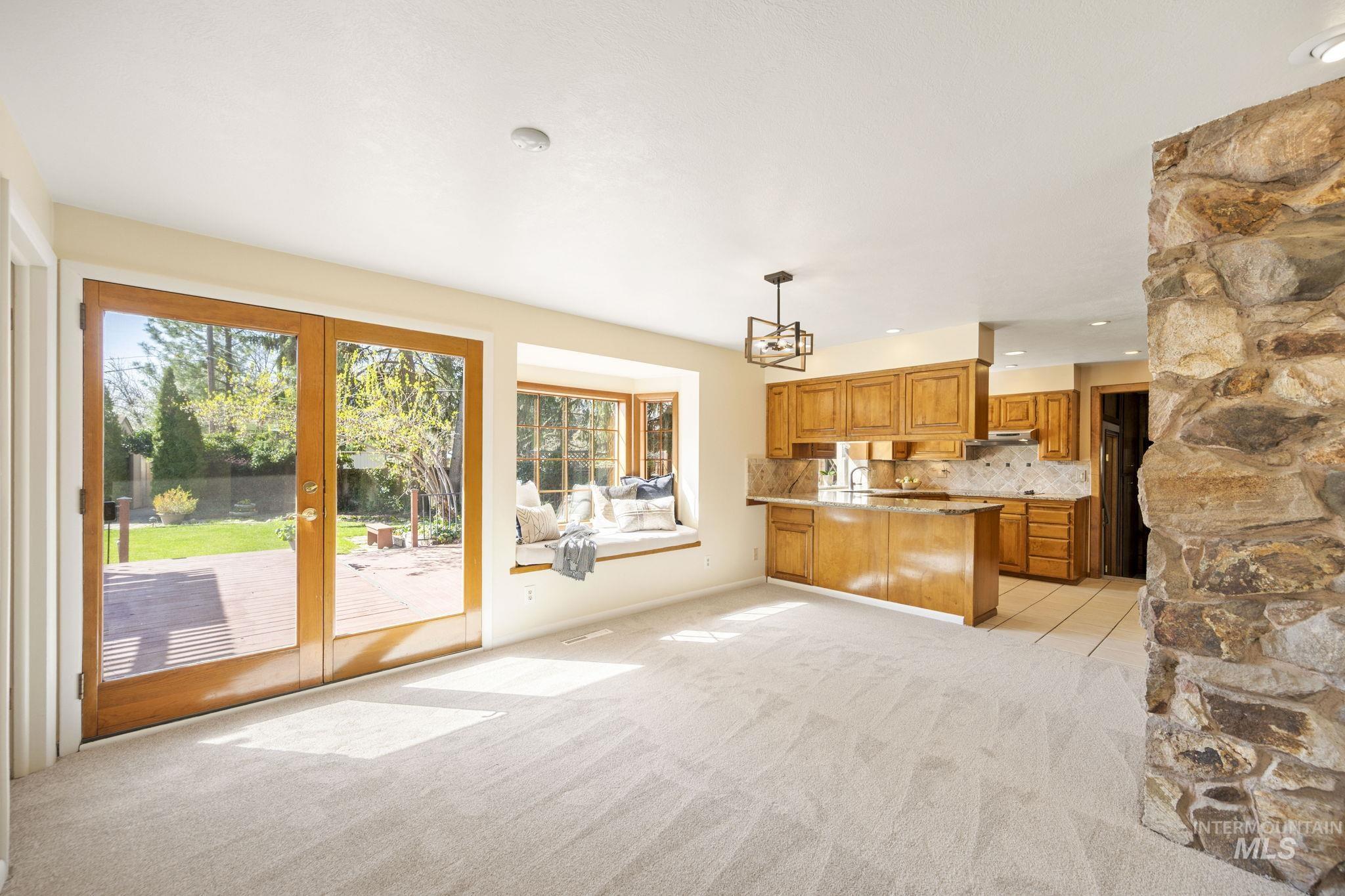 2824 N Weaver Circle Property Photo 4
