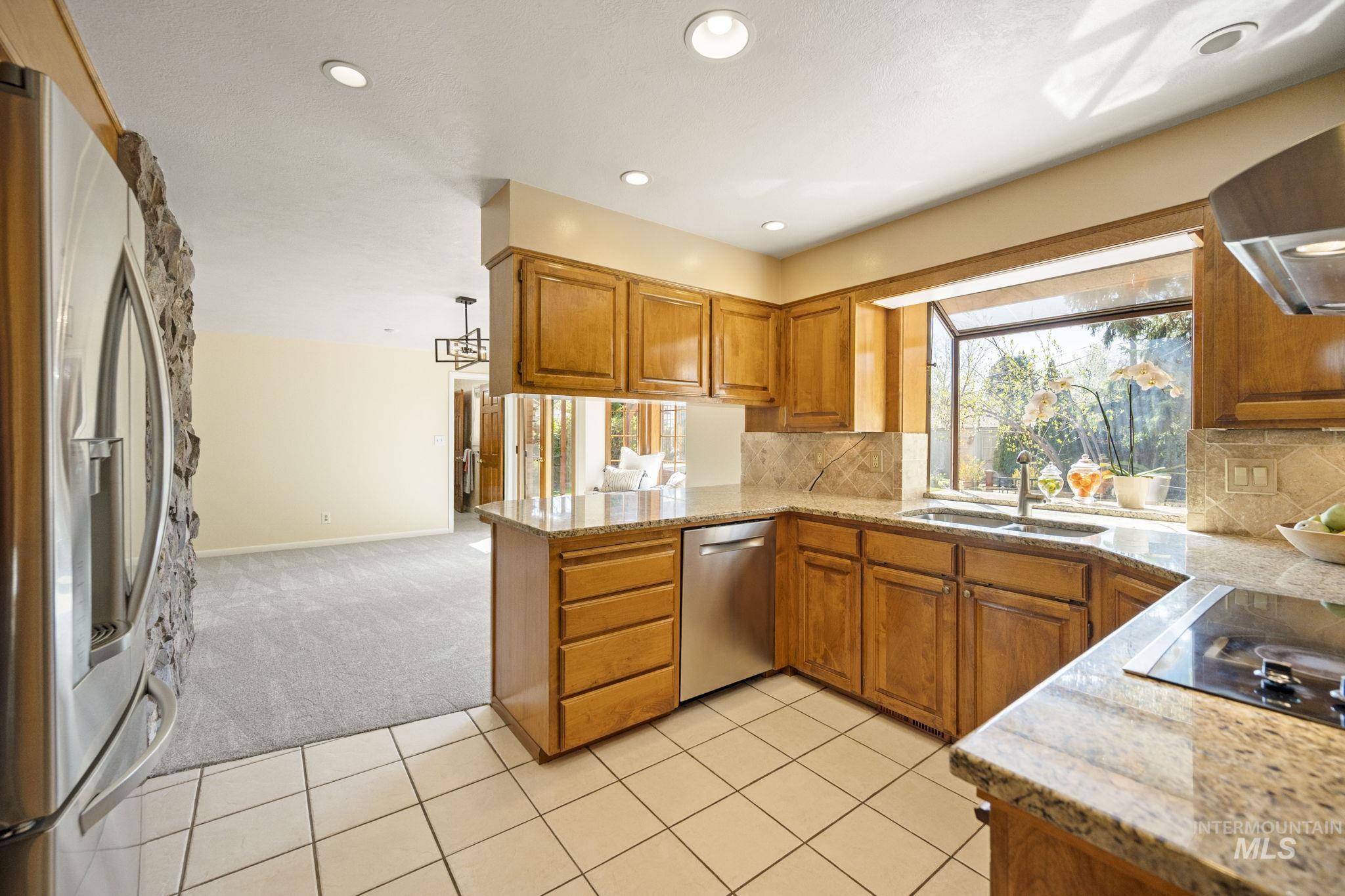 2824 N Weaver Circle Property Photo 6