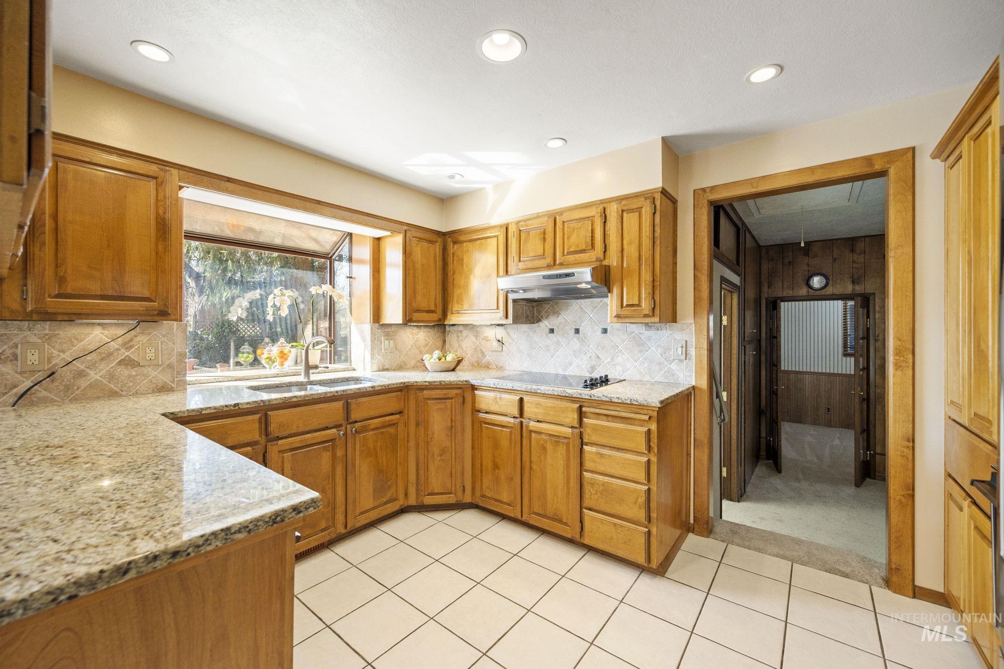 2824 N Weaver Circle Property Photo 8