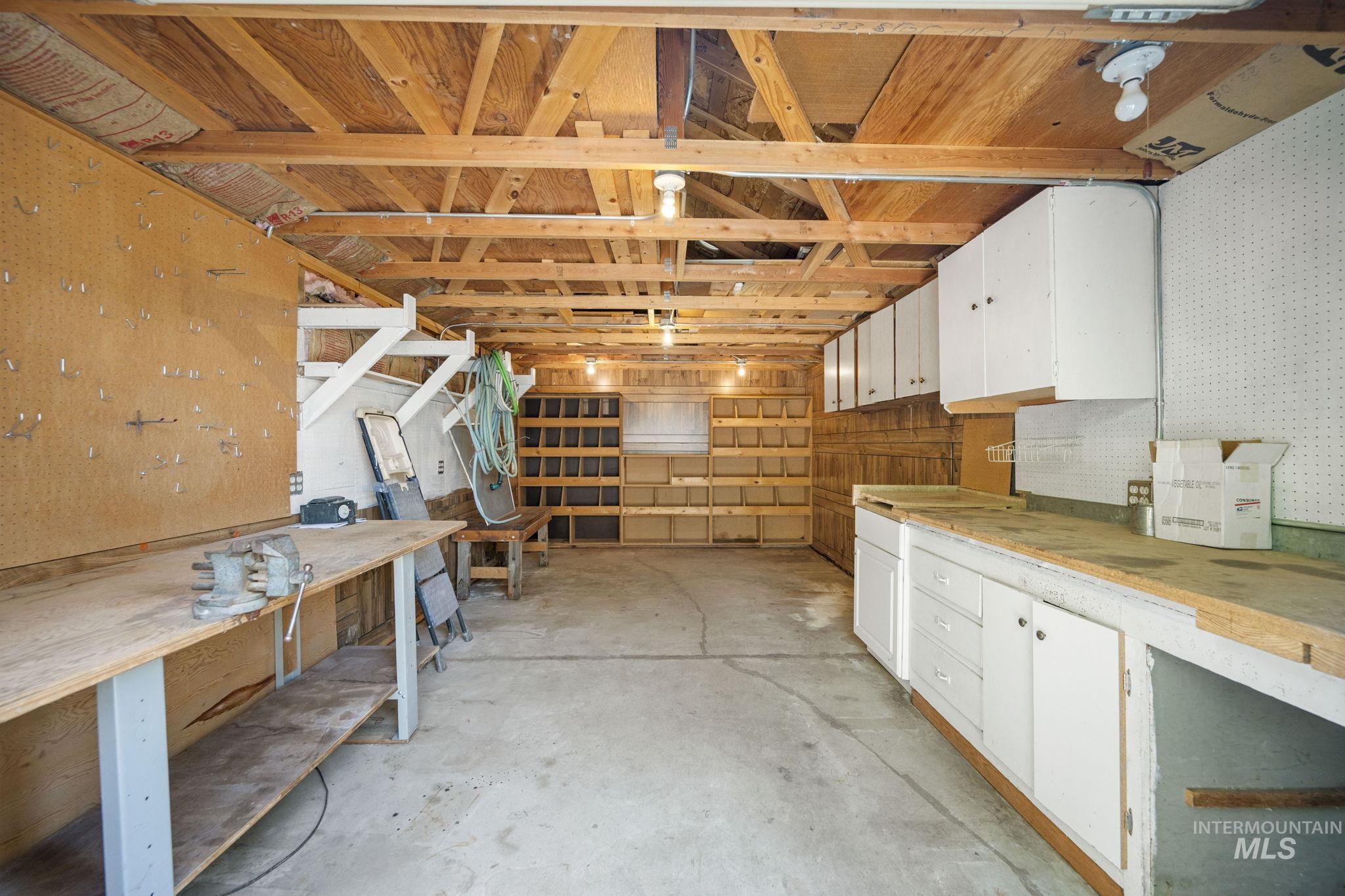 2824 N Weaver Circle Property Photo 17