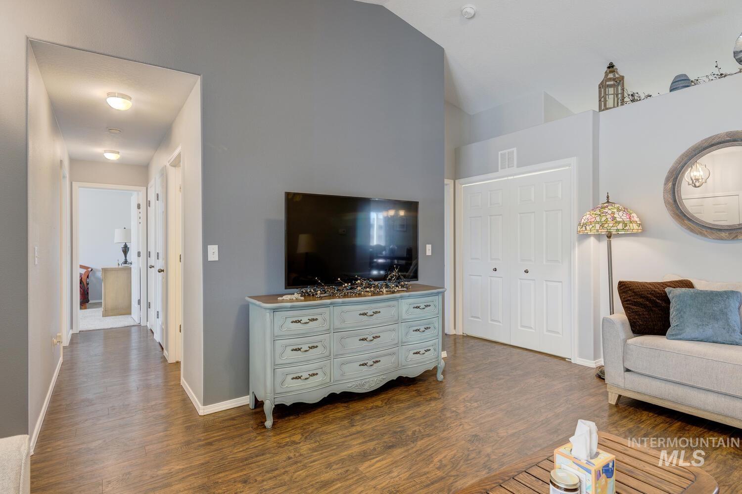 2522 E Lily Property Photo 8