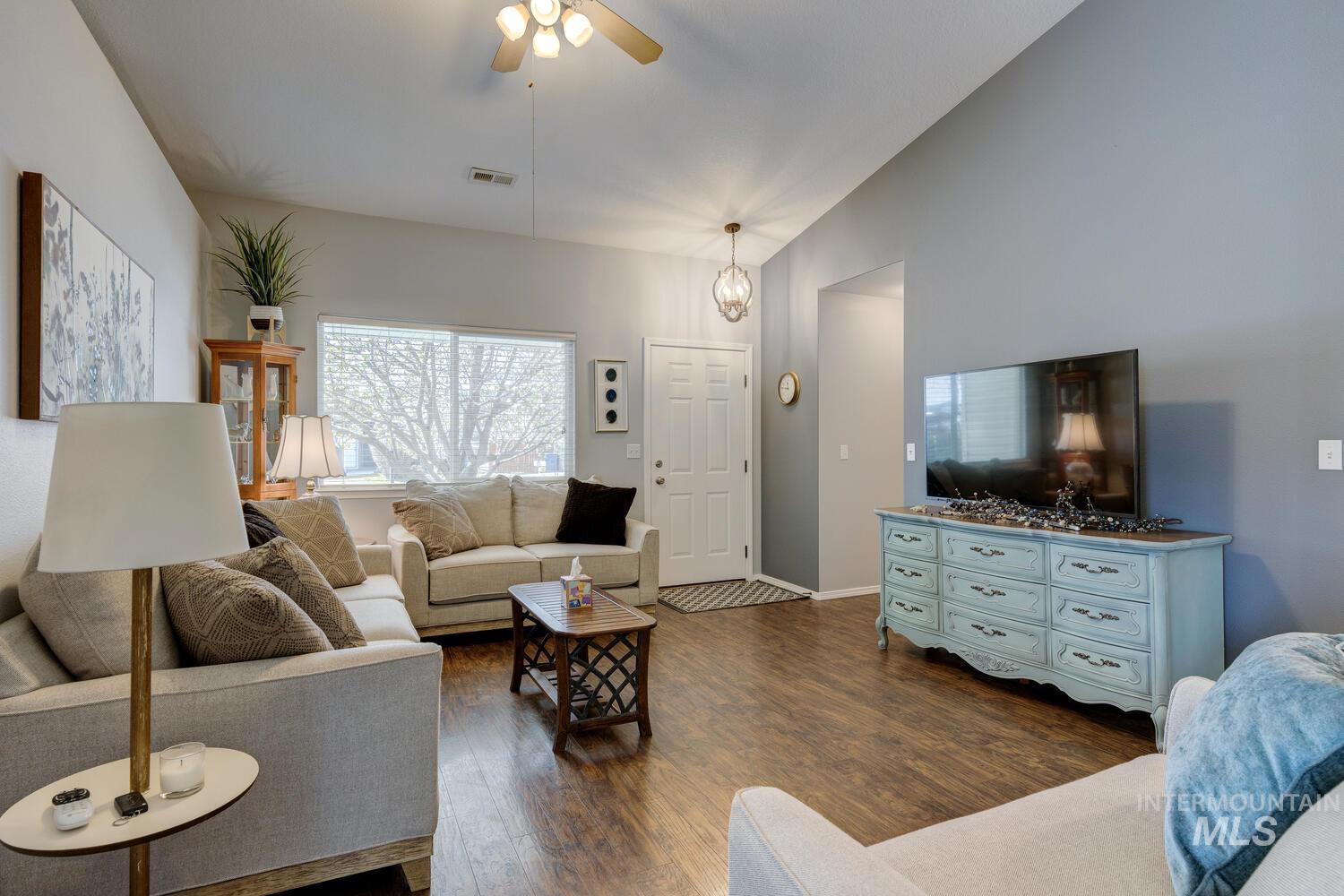 2522 E Lily Property Photo 9
