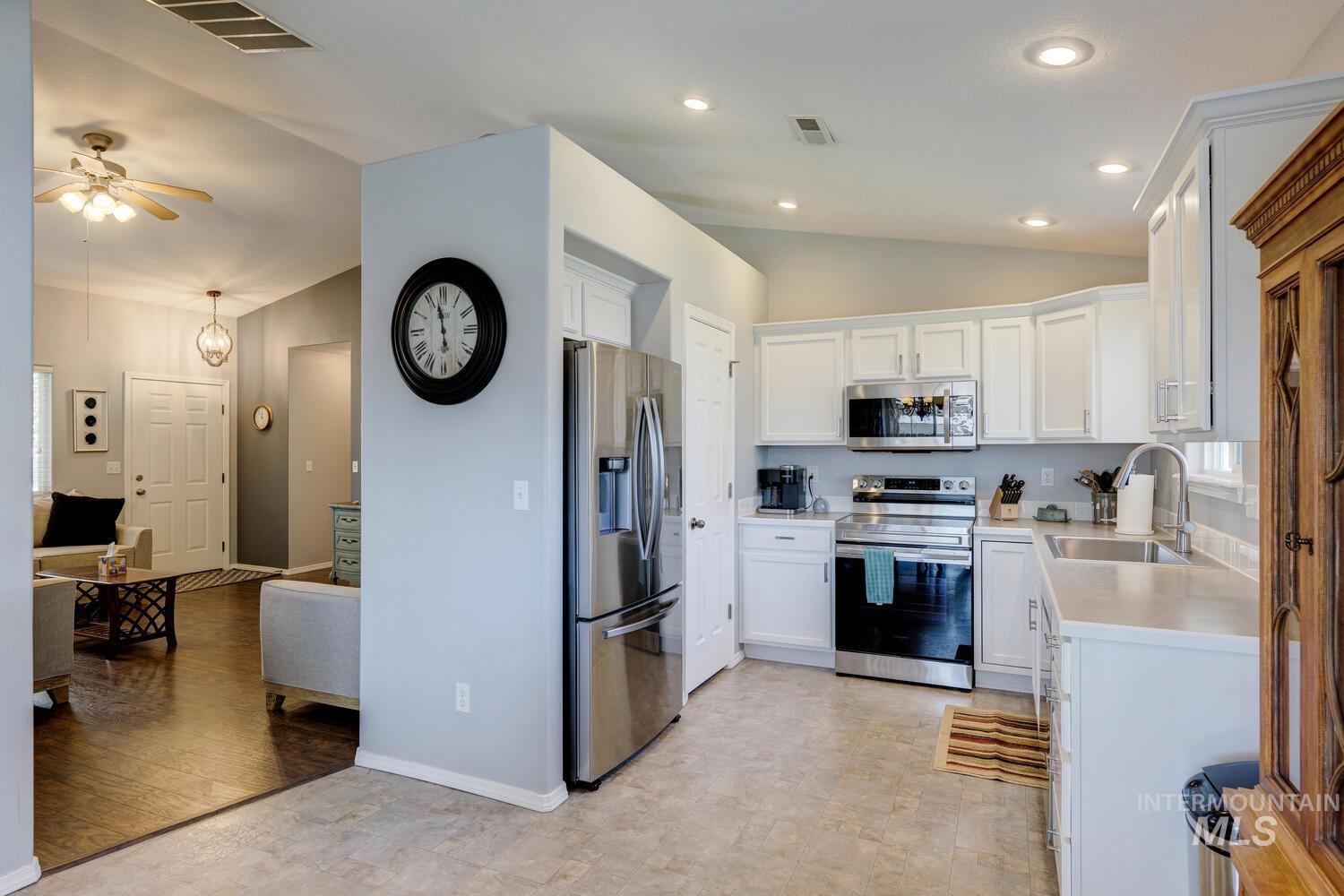 2522 E Lily Property Photo 11