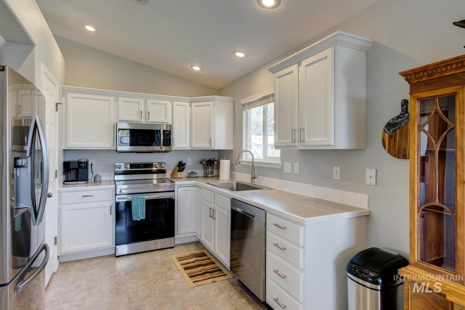2522 E Lily Property Photo 12