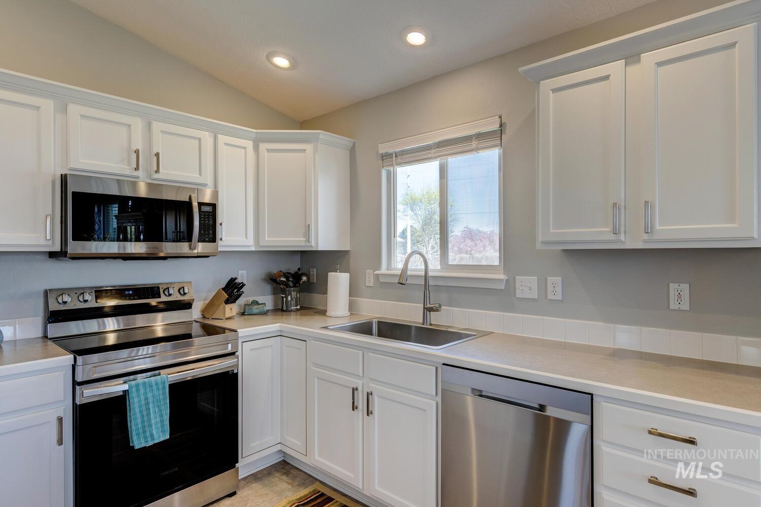 2522 E Lily Property Photo 13