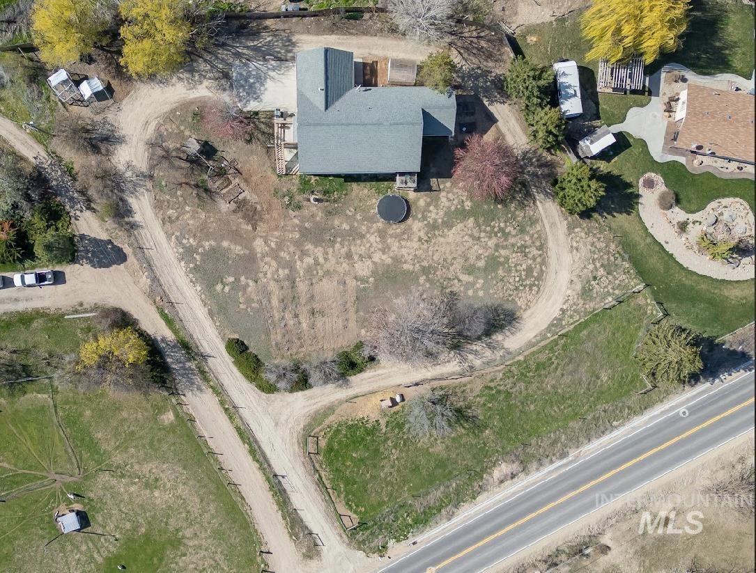 21141 Peckham Rd Property Photo 6