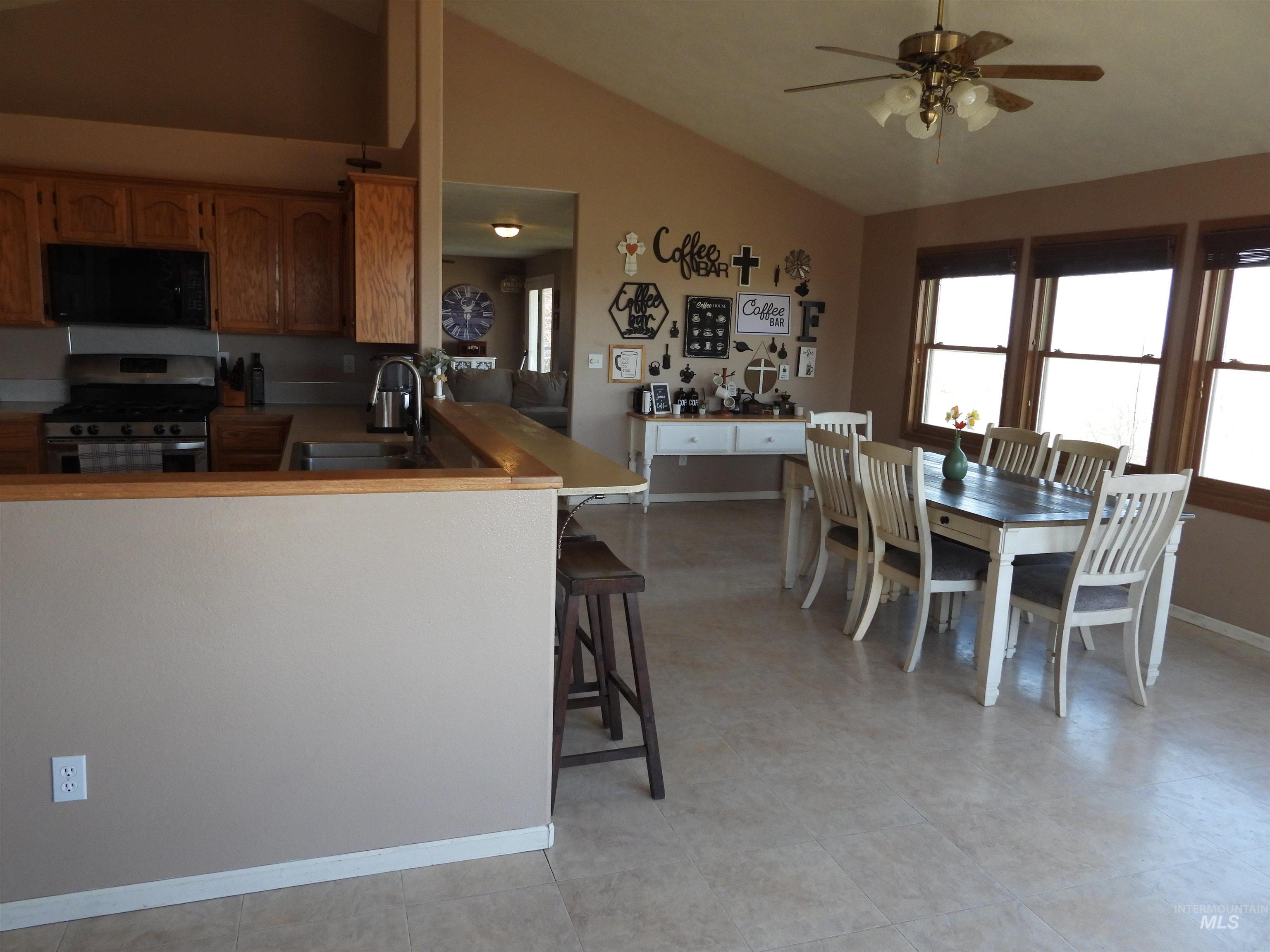 21141 Peckham Rd Property Photo 18