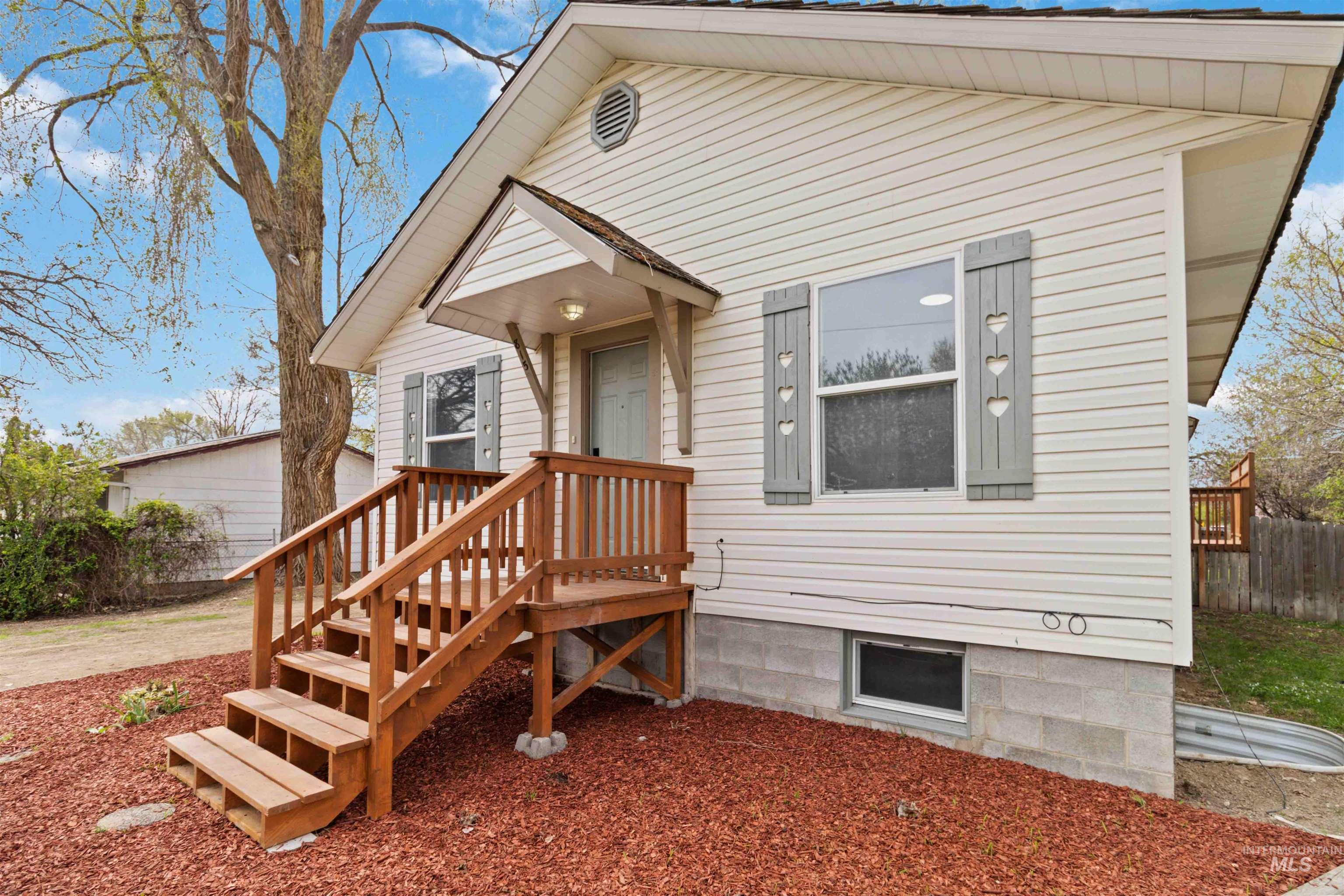 815 S Chestnut Property Photo 4