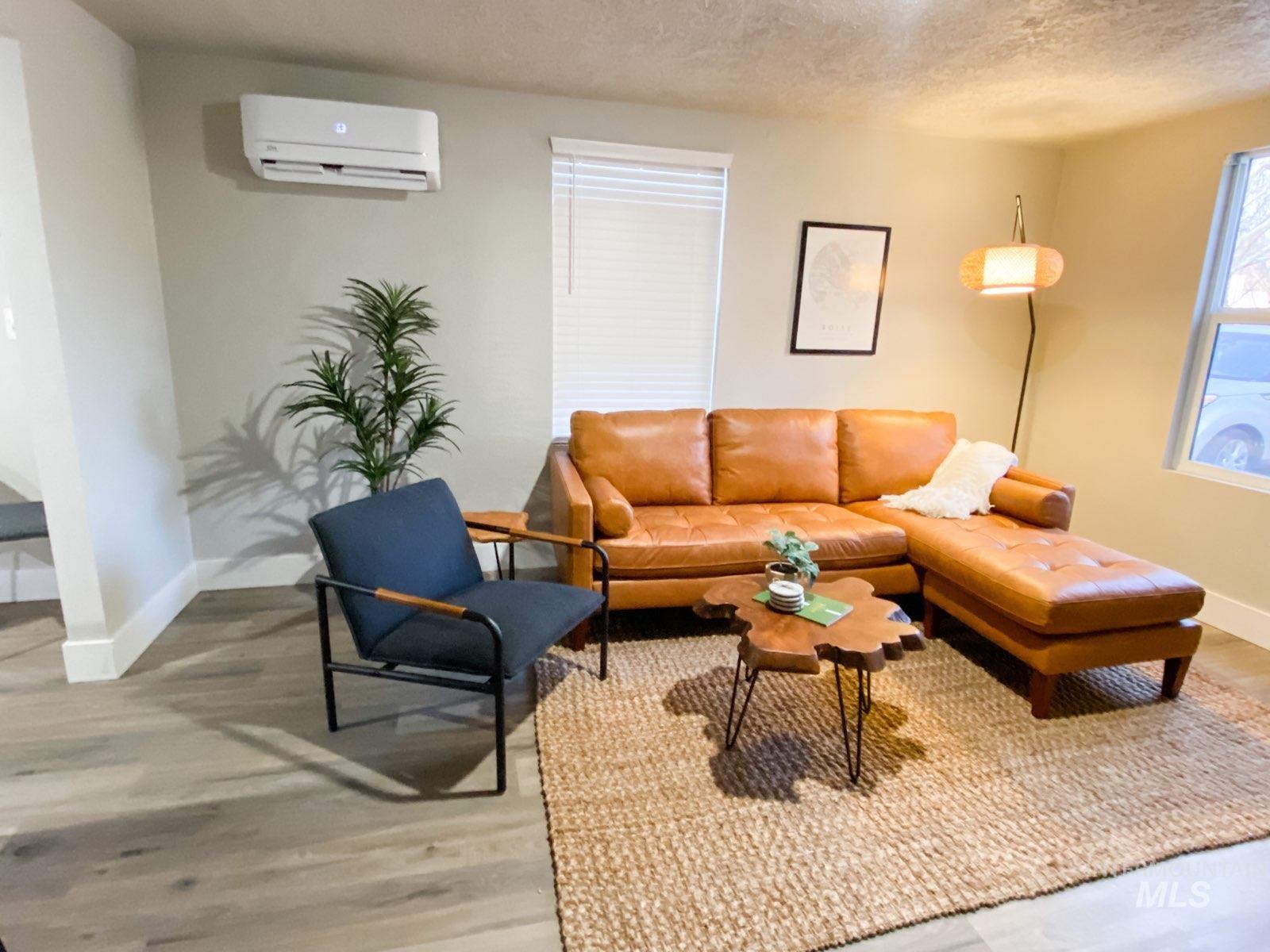 1101 Clithero Dr. Property Photo 2