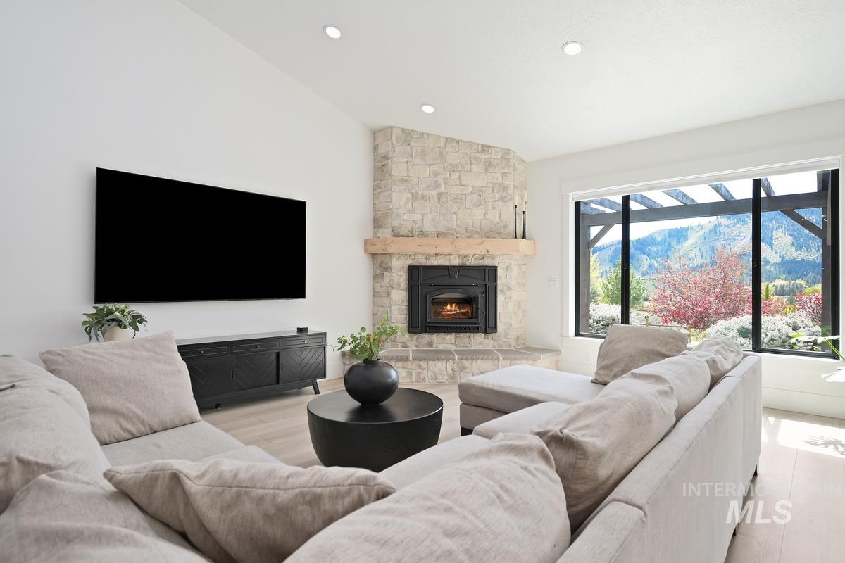18 Mores Creek Rim Rd Property Photo 8