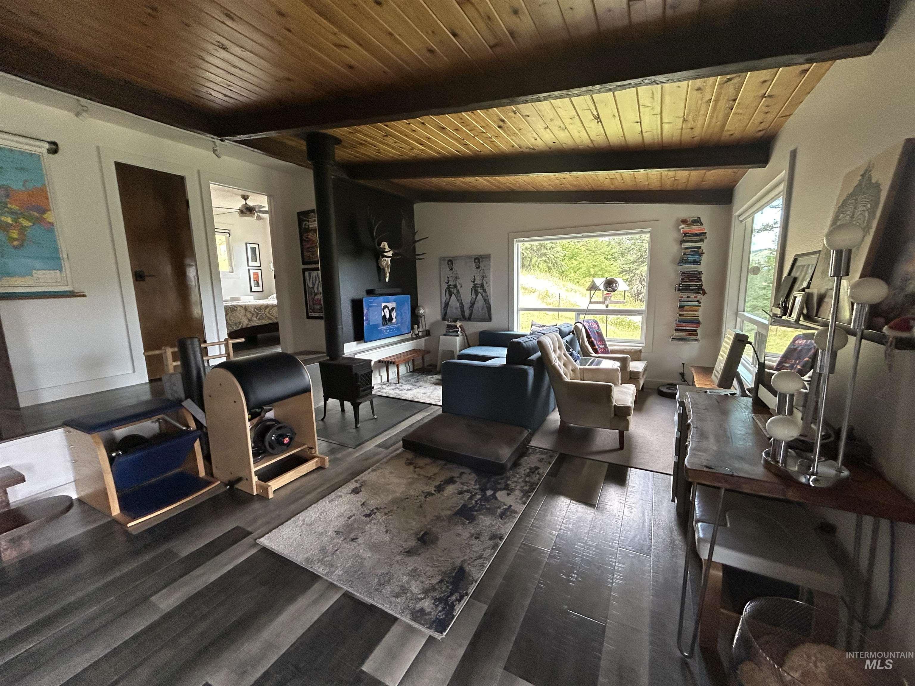 206 Rockview Dr Property Photo 4