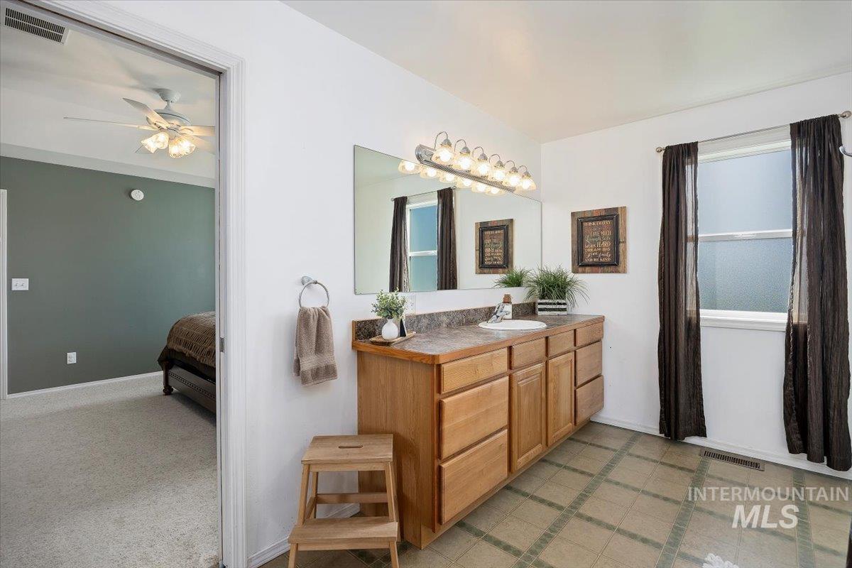 323 W 100 N Property Photo 24