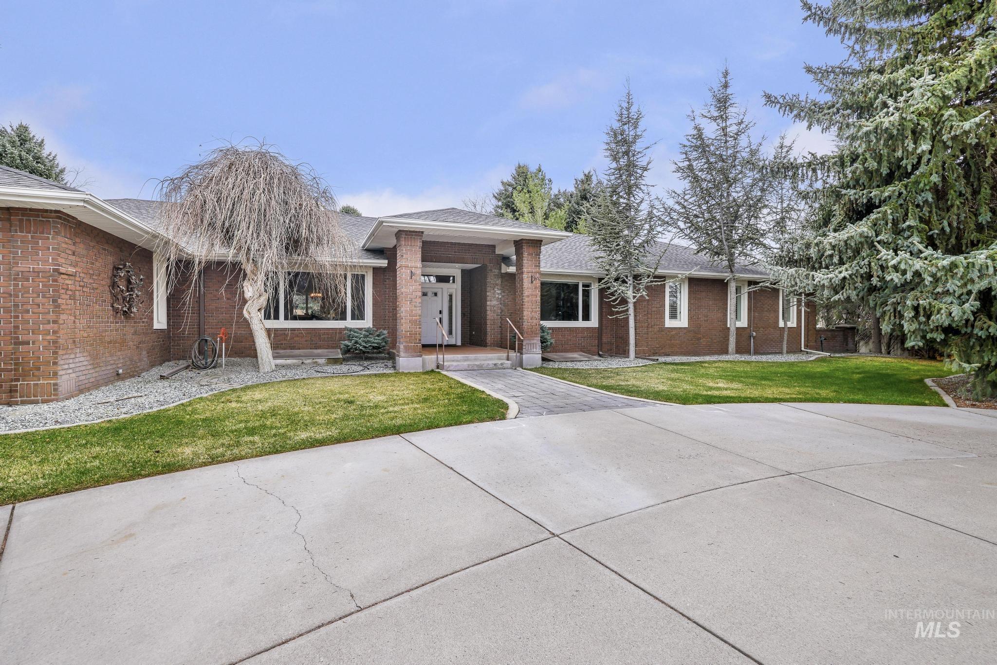 3116 Laurelwood Dr Property Photo 2