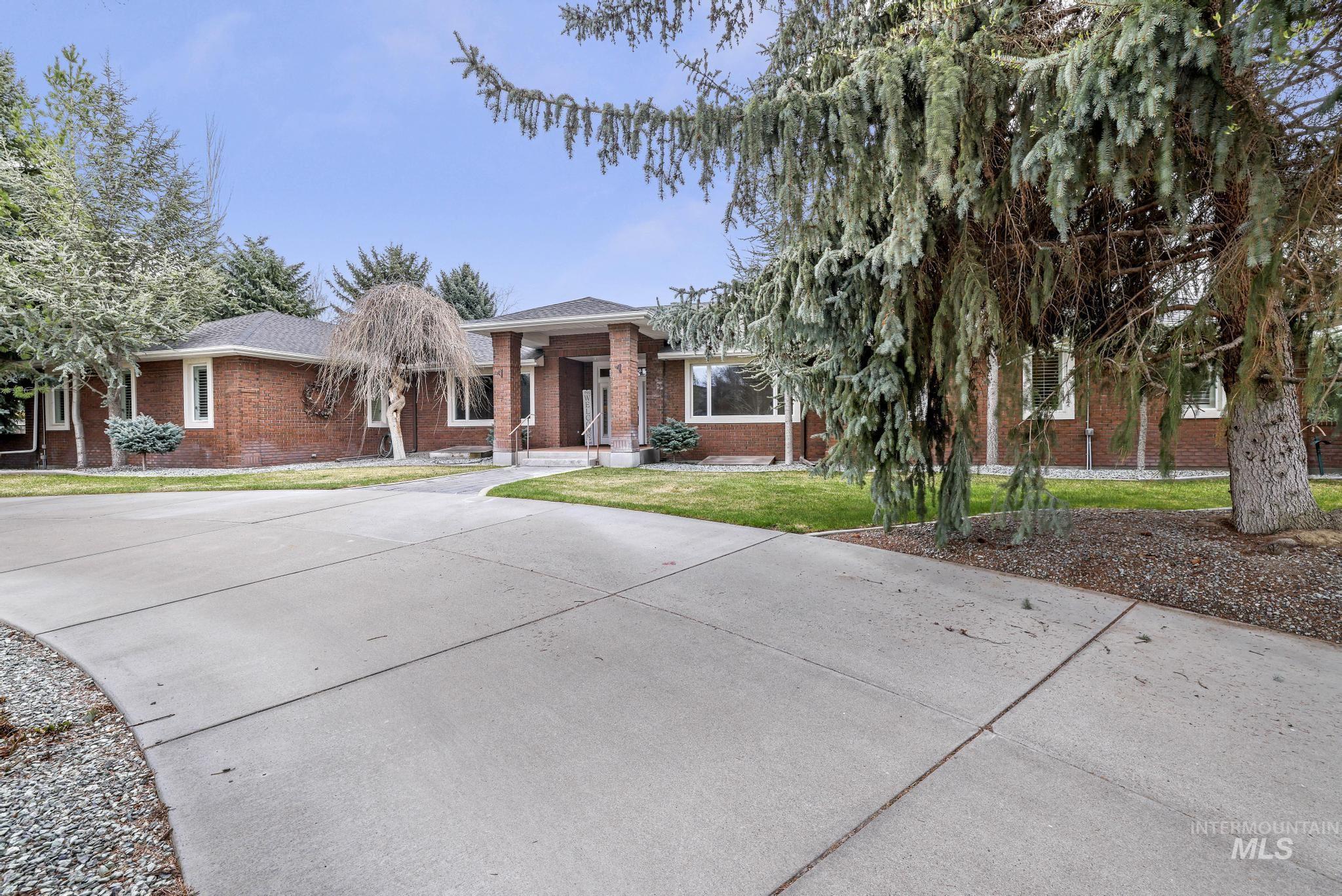 3116 Laurelwood Dr Property Photo 3