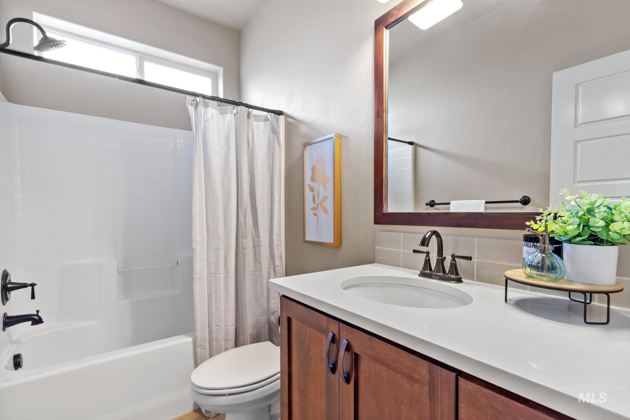 1035 N Seneca Springs Way Property Photo 6