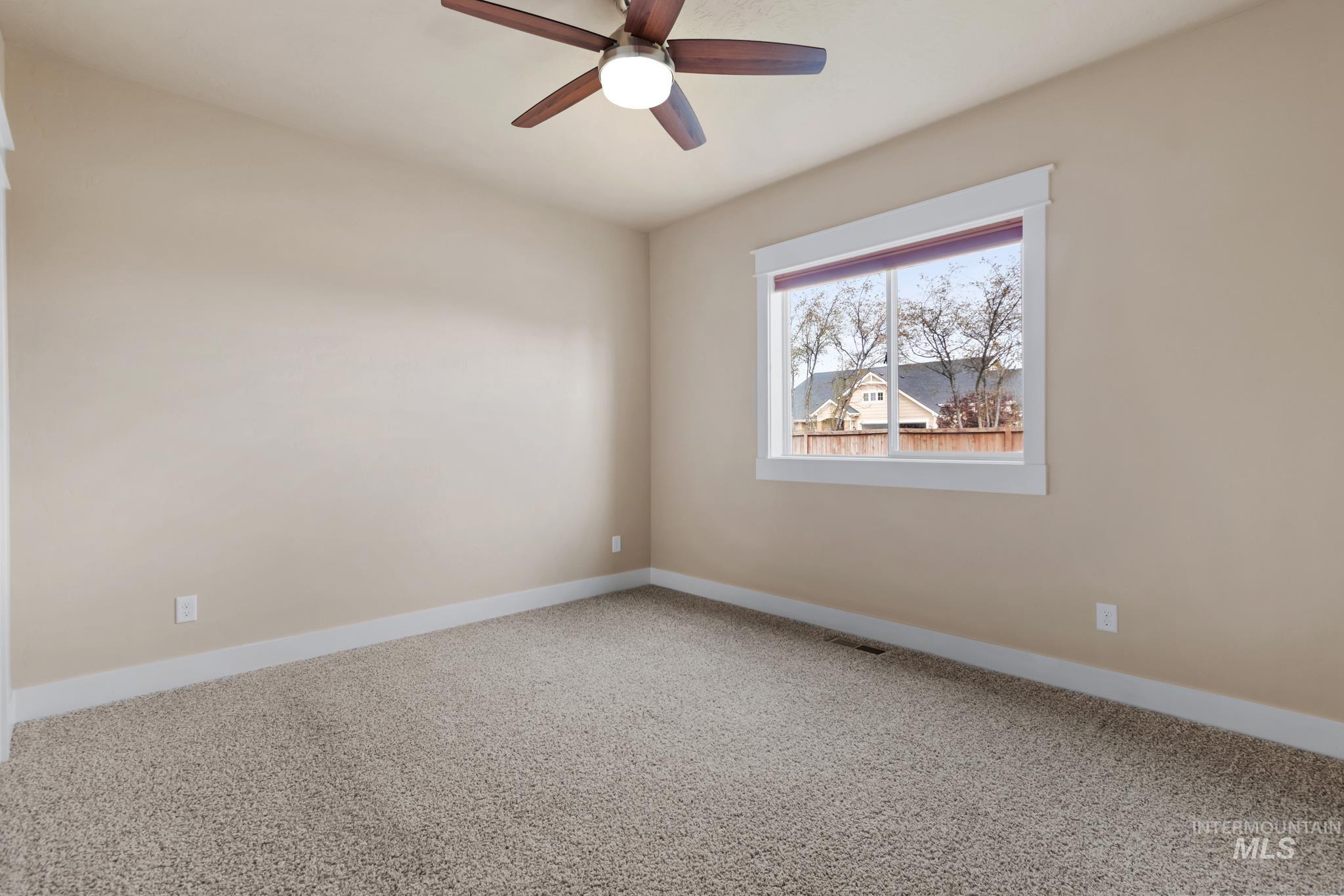1035 N Seneca Springs Way Property Photo 7