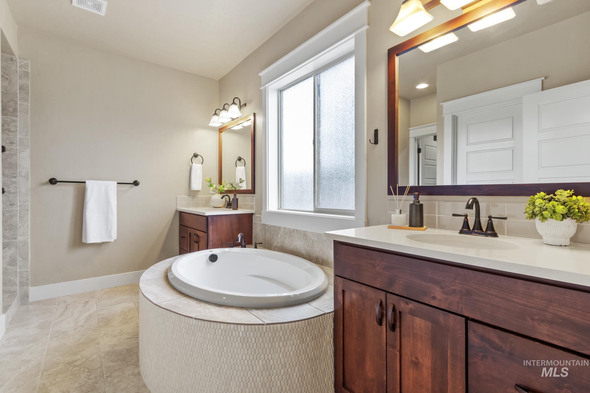 1035 N Seneca Springs Way Property Photo 30