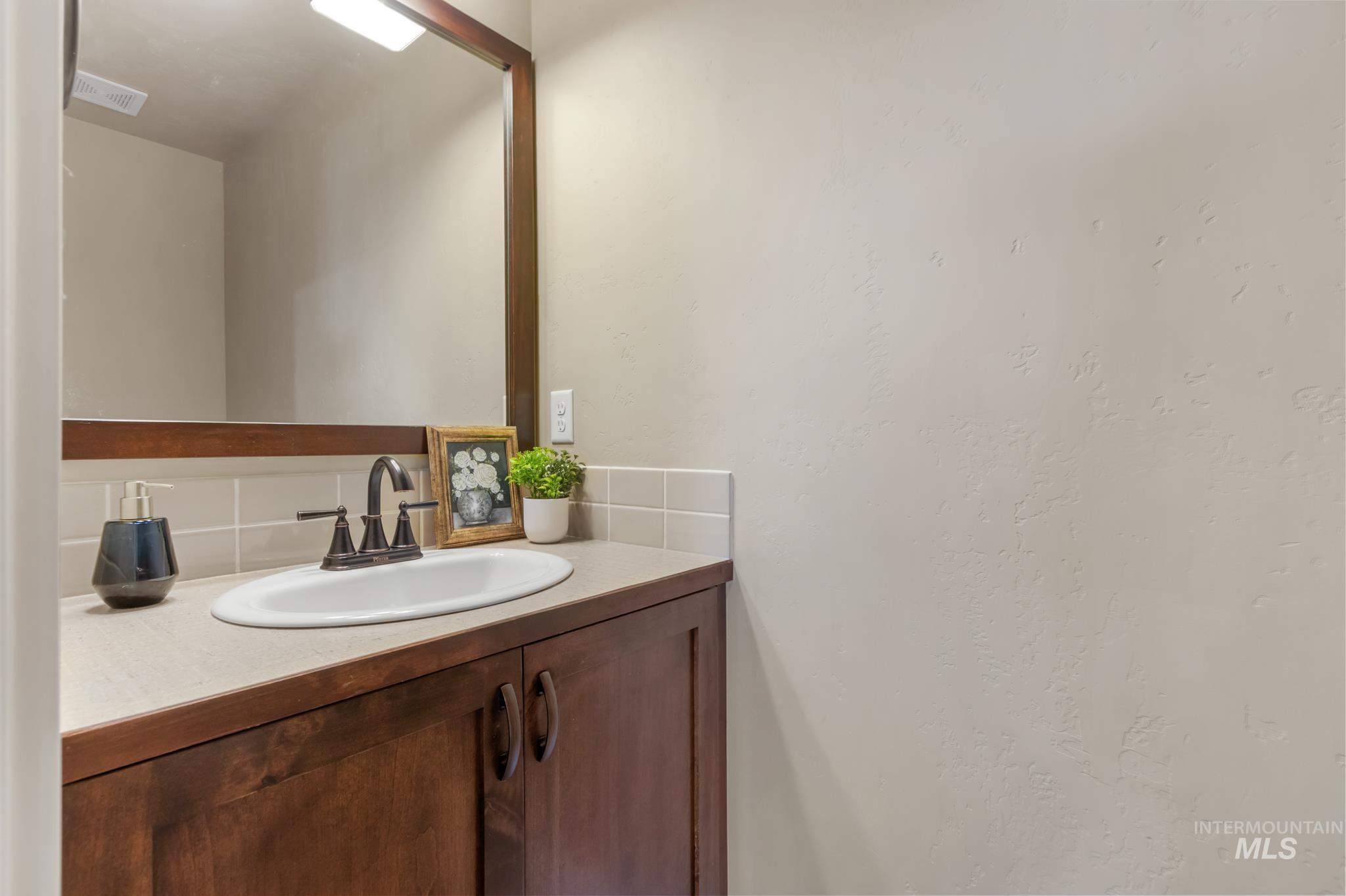 1035 N Seneca Springs Way Property Photo 37