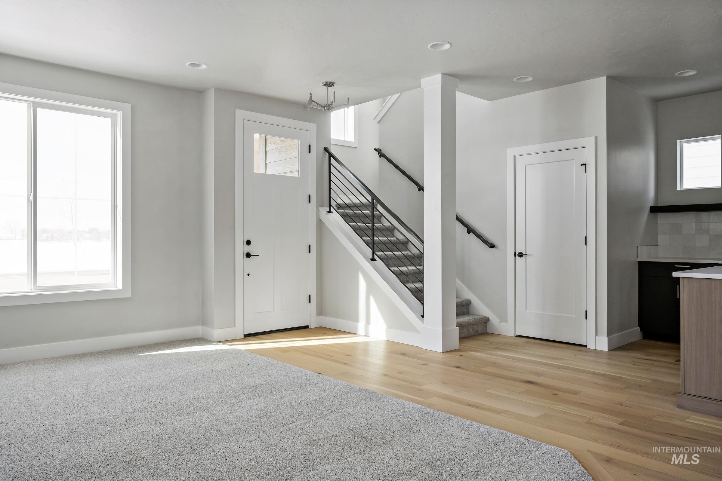 6080 S Apex Ave Property Photo 5