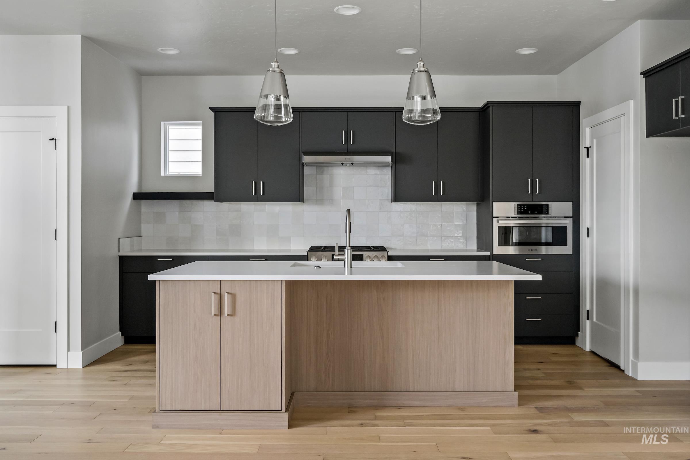 6080 S Apex Ave Property Photo 11