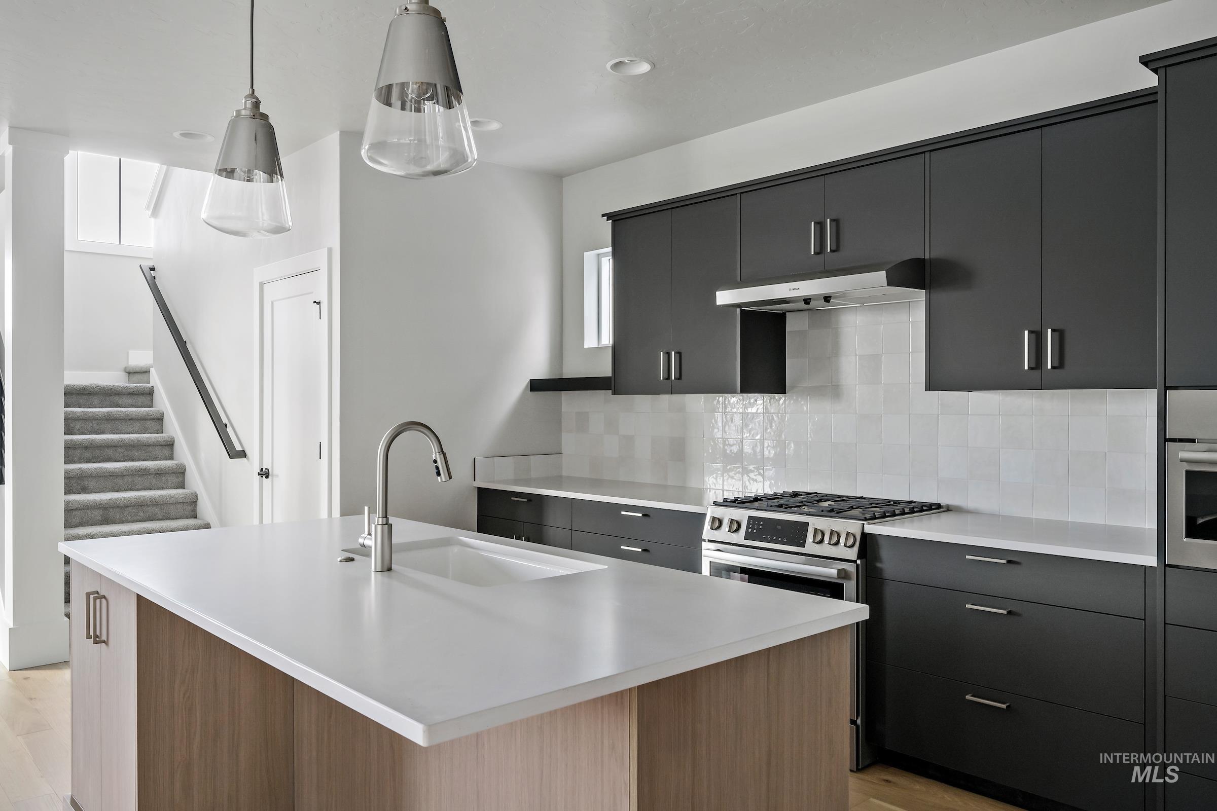 6080 S Apex Ave Property Photo 13