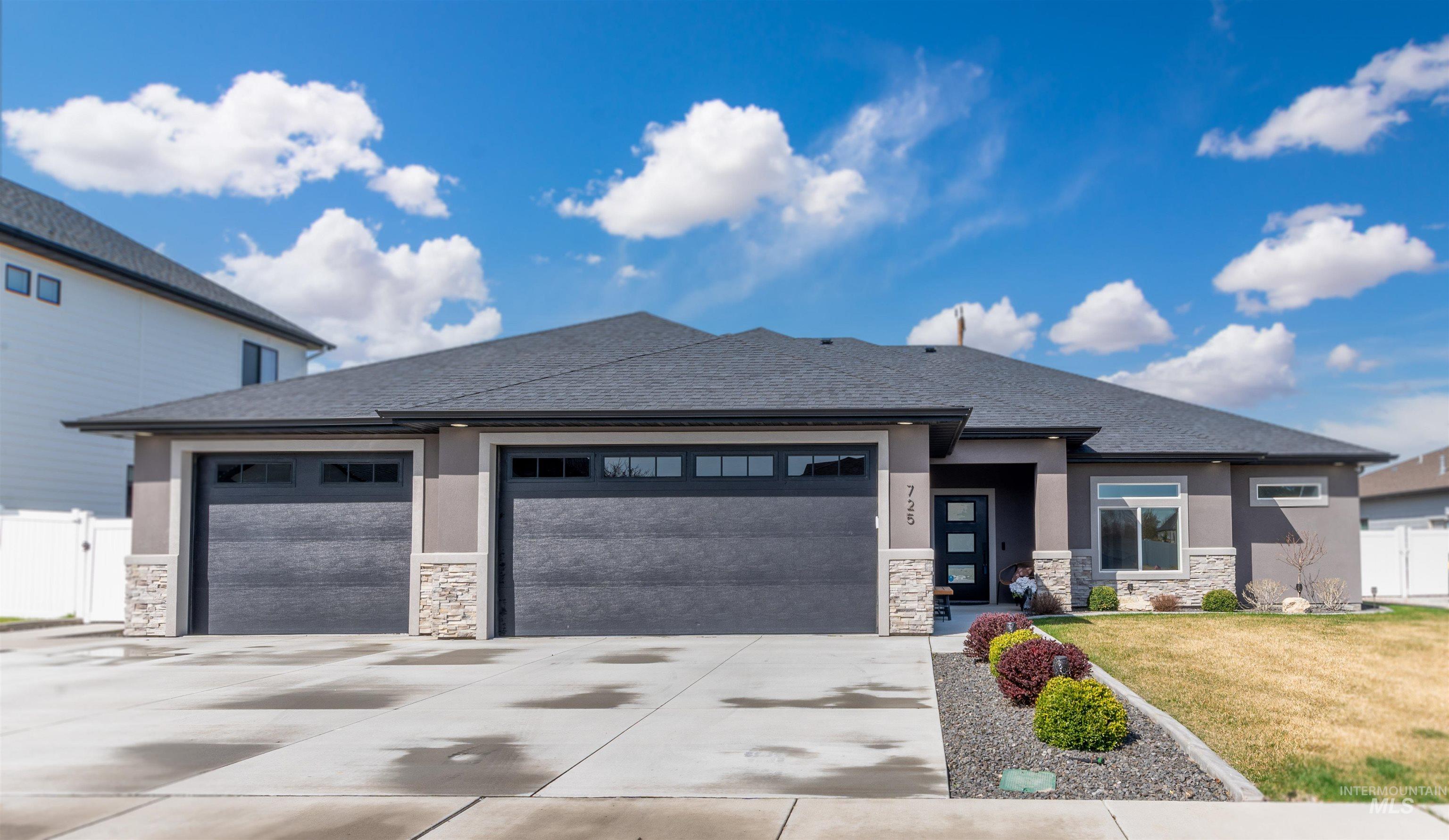 725 Midnight Sun Loop Property Photo 1