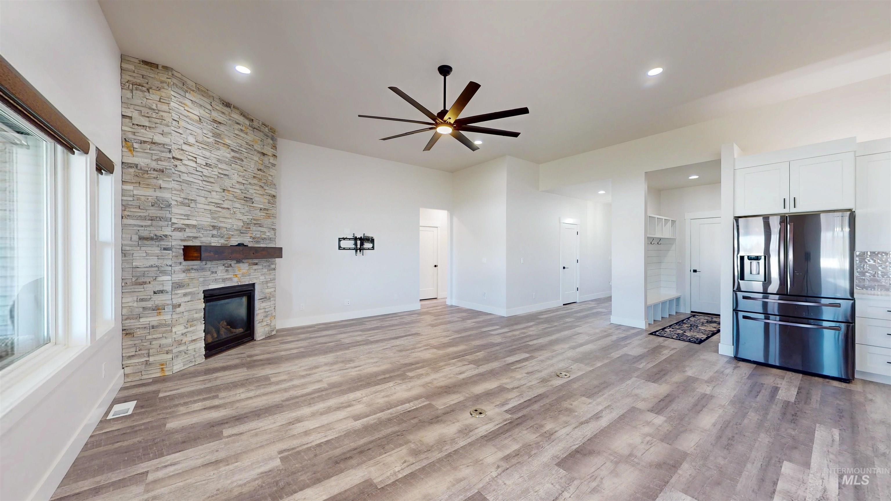 725 Midnight Sun Loop Property Photo 6