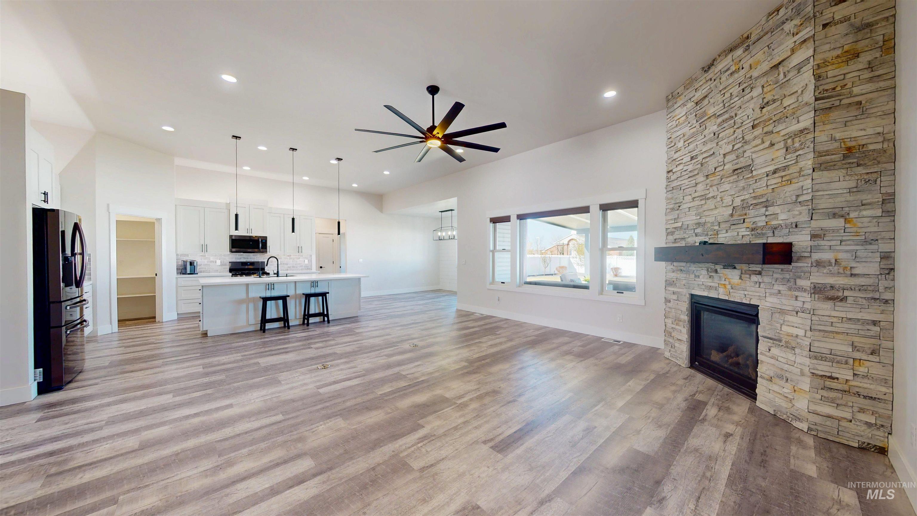 725 Midnight Sun Loop Property Photo 8