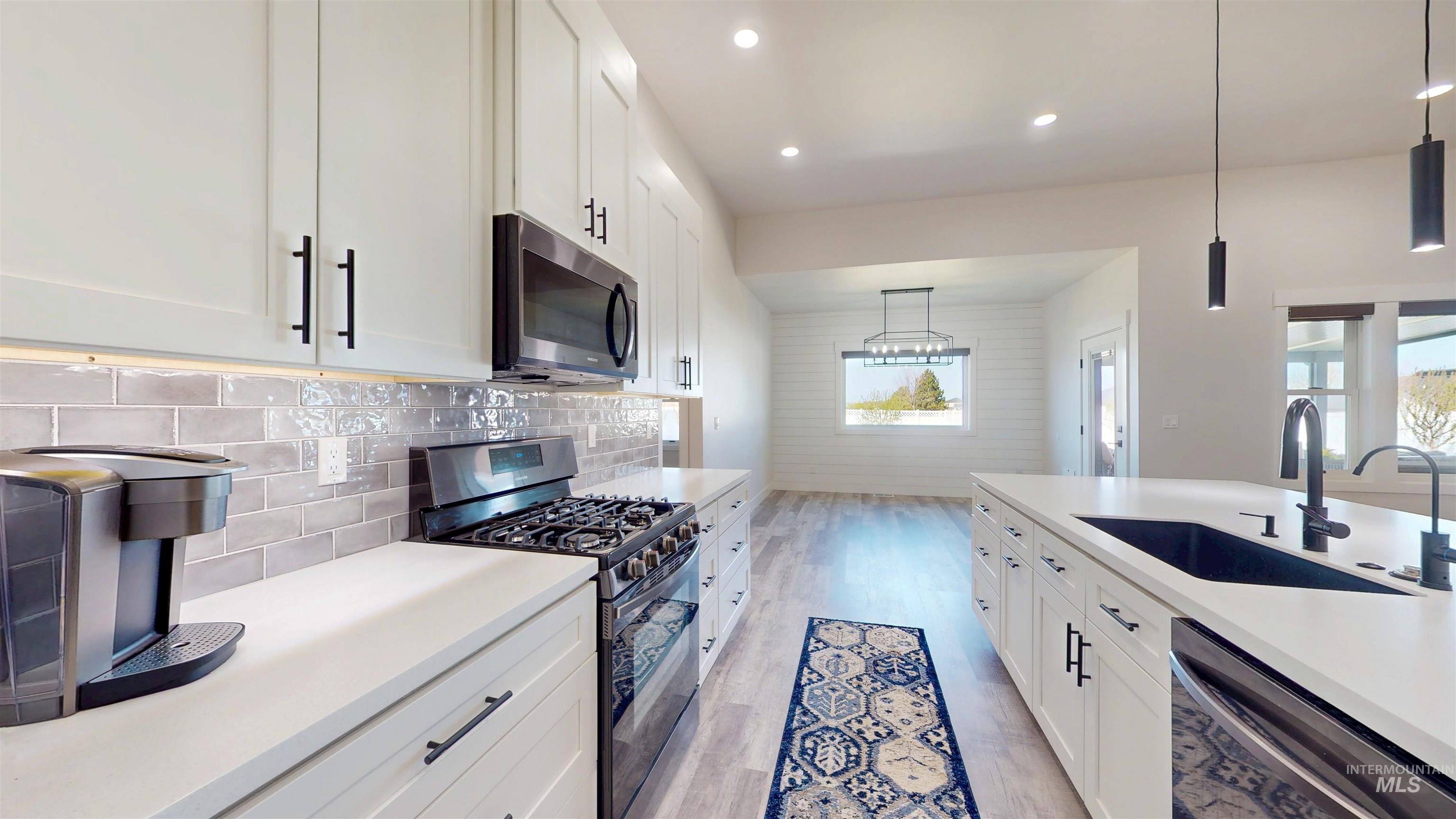 725 Midnight Sun Loop Property Photo 9