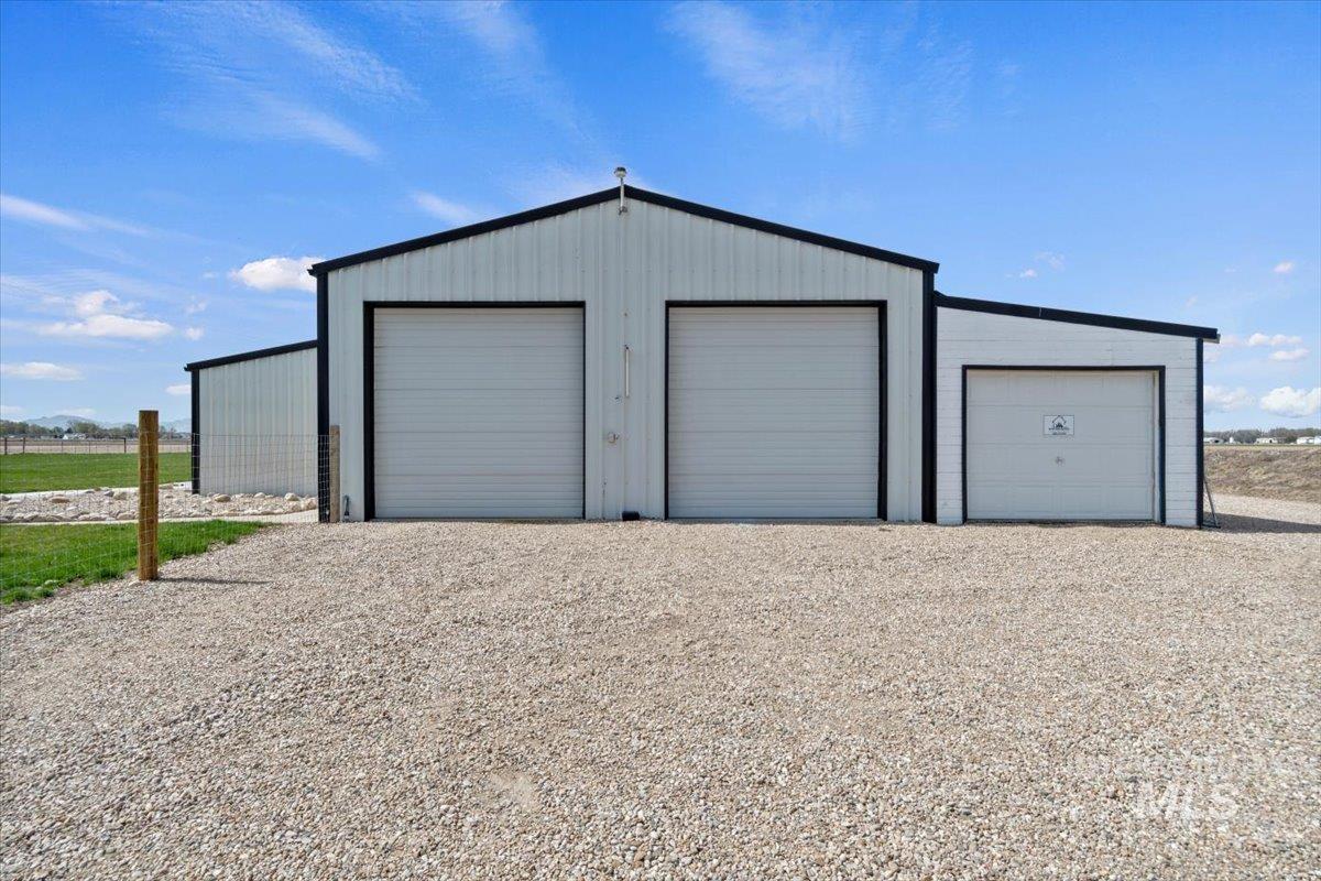 8530 Lake Shore Drive Property Photo 3