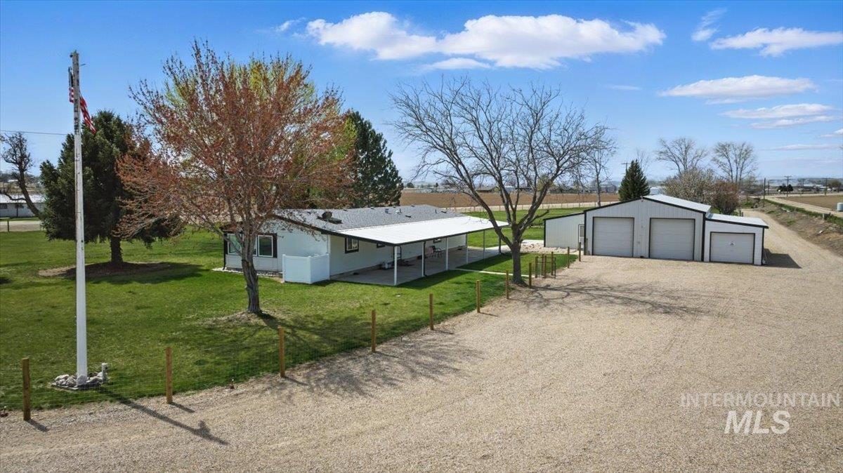 8530 Lake Shore Drive Property Photo 4