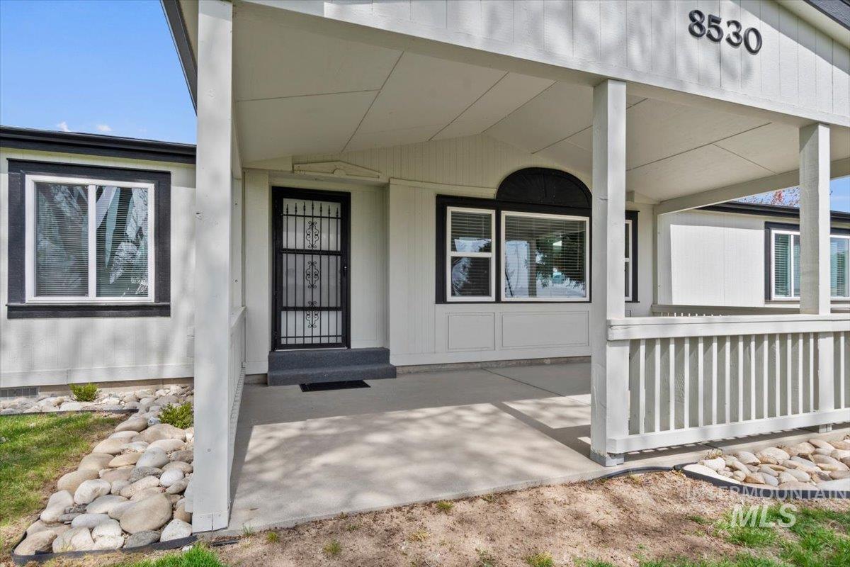 8530 Lake Shore Drive Property Photo 6